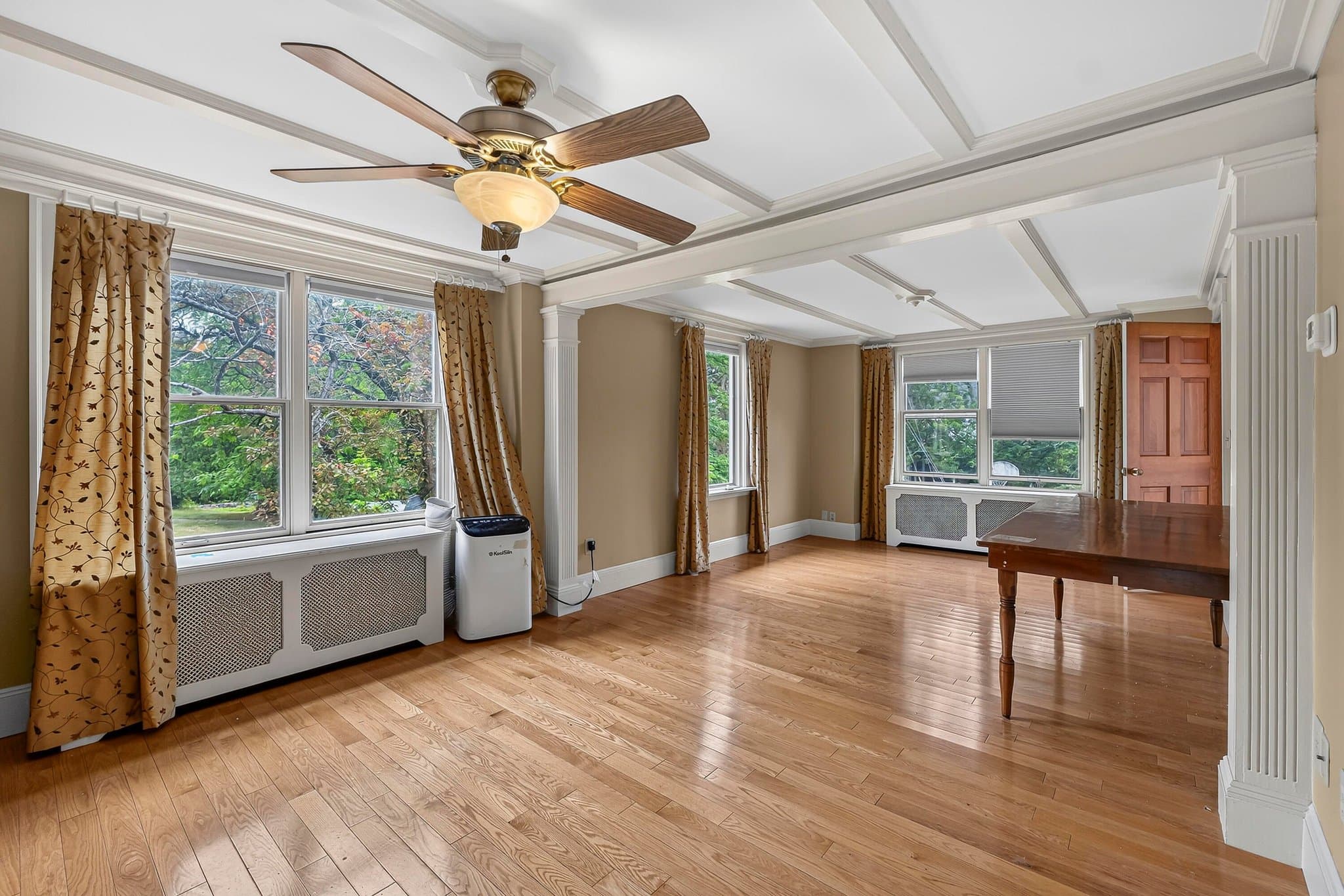Auburn House: 16 Beacon Avenue