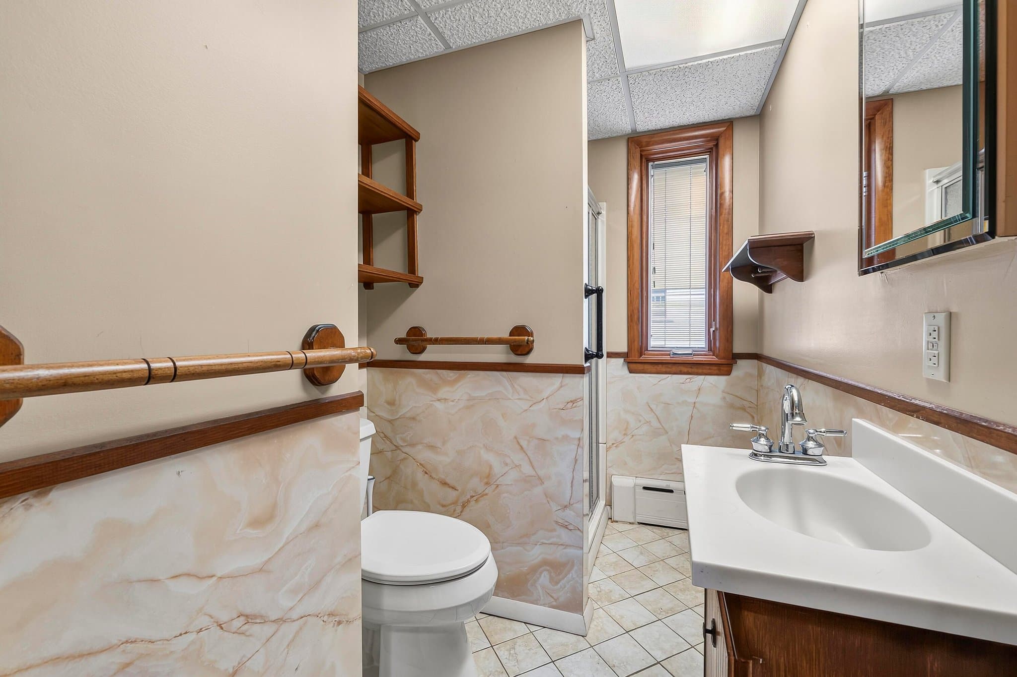 Auburn House: 16 Beacon Avenue