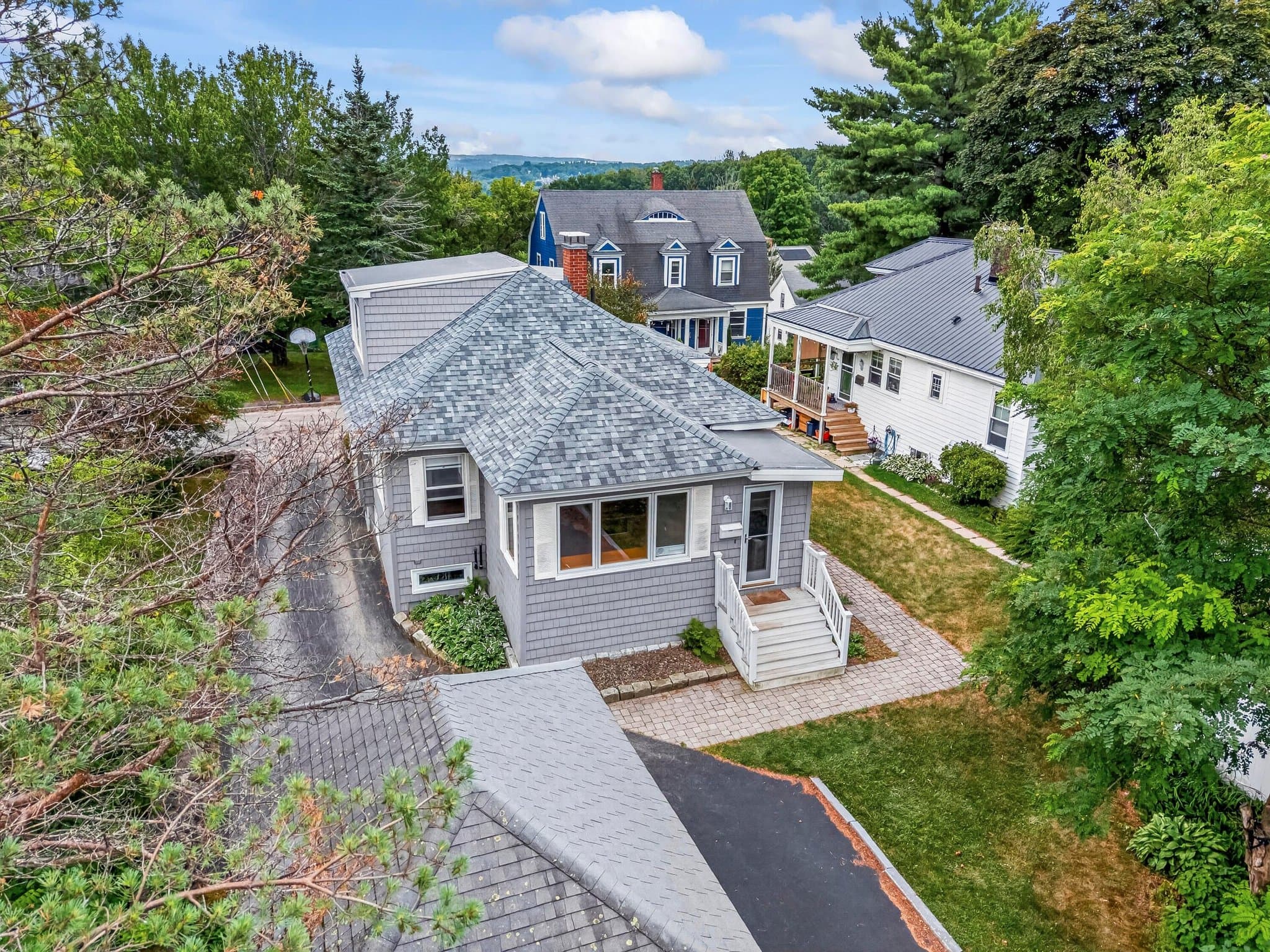 Auburn House: 16 Beacon Avenue