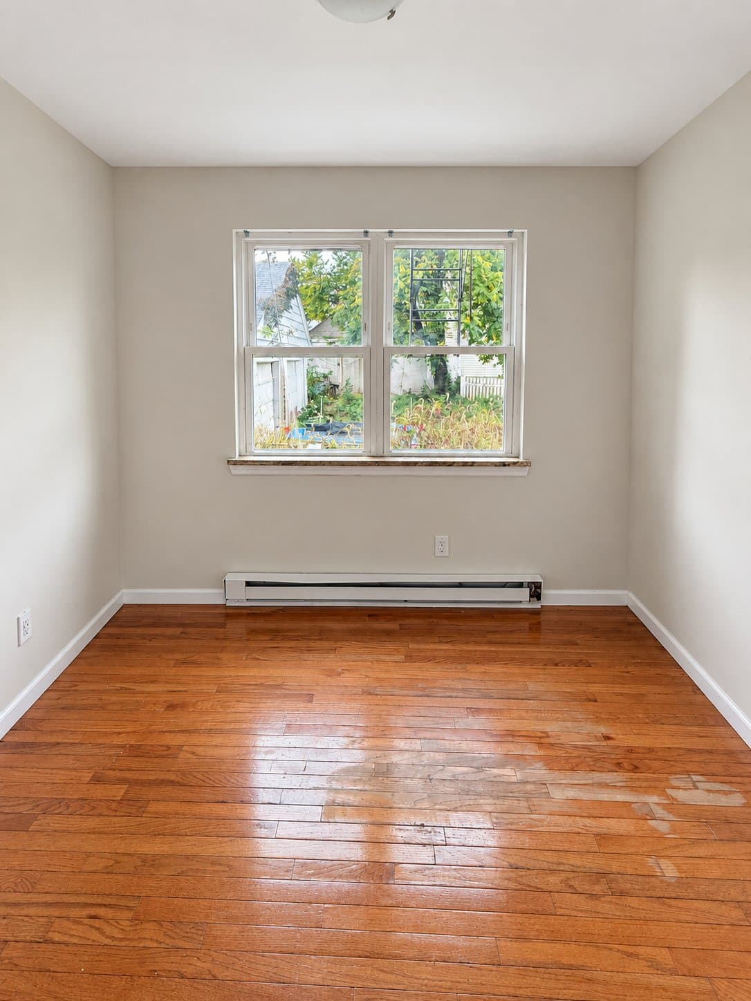 Linden Apartment: 26 East 15th Street