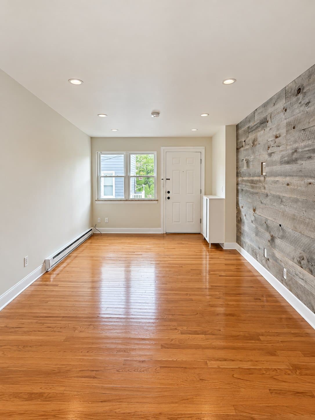 Linden Apartment: 26 East 15th Street
