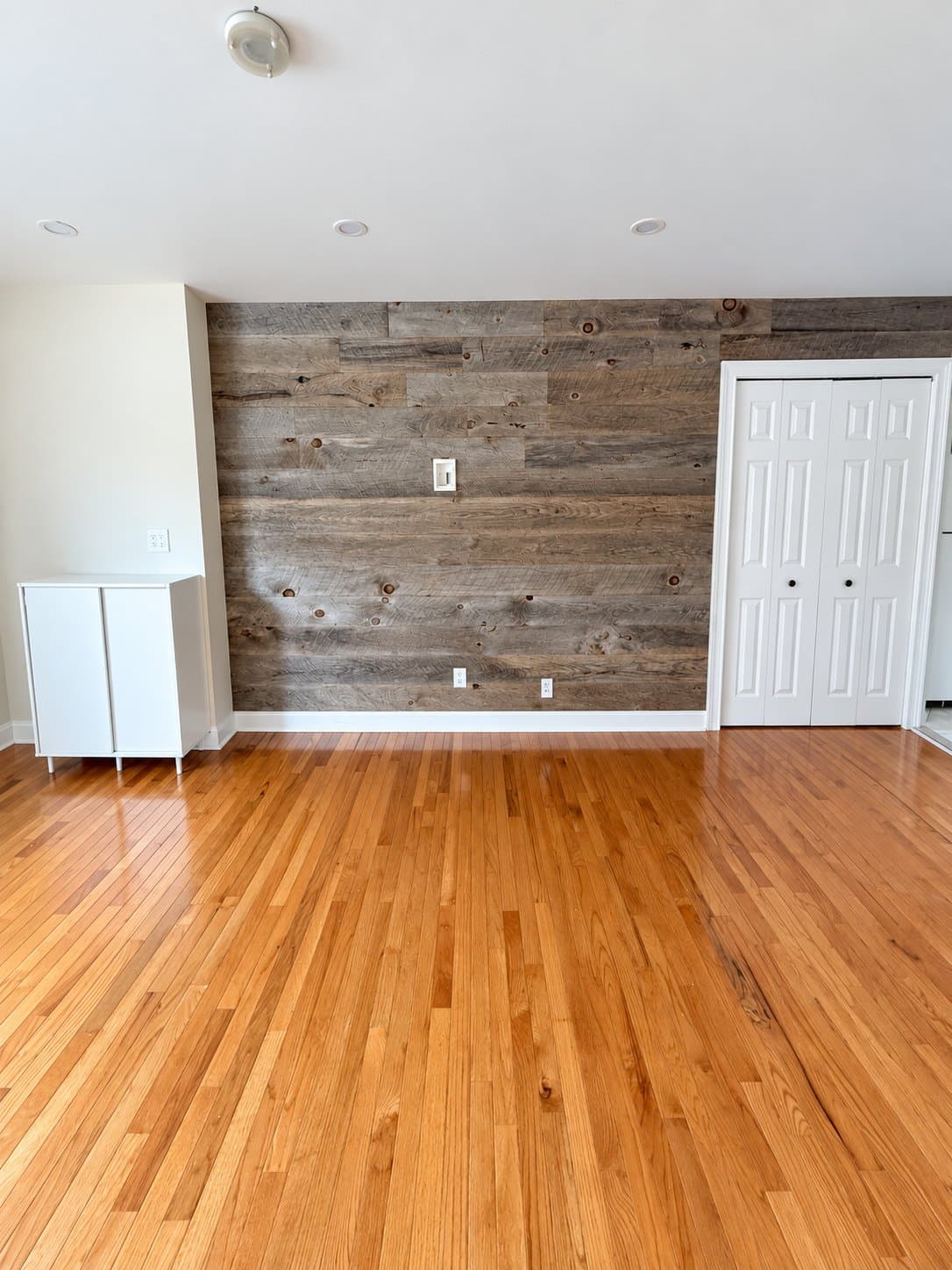 Linden Apartment: 26 East 15th Street