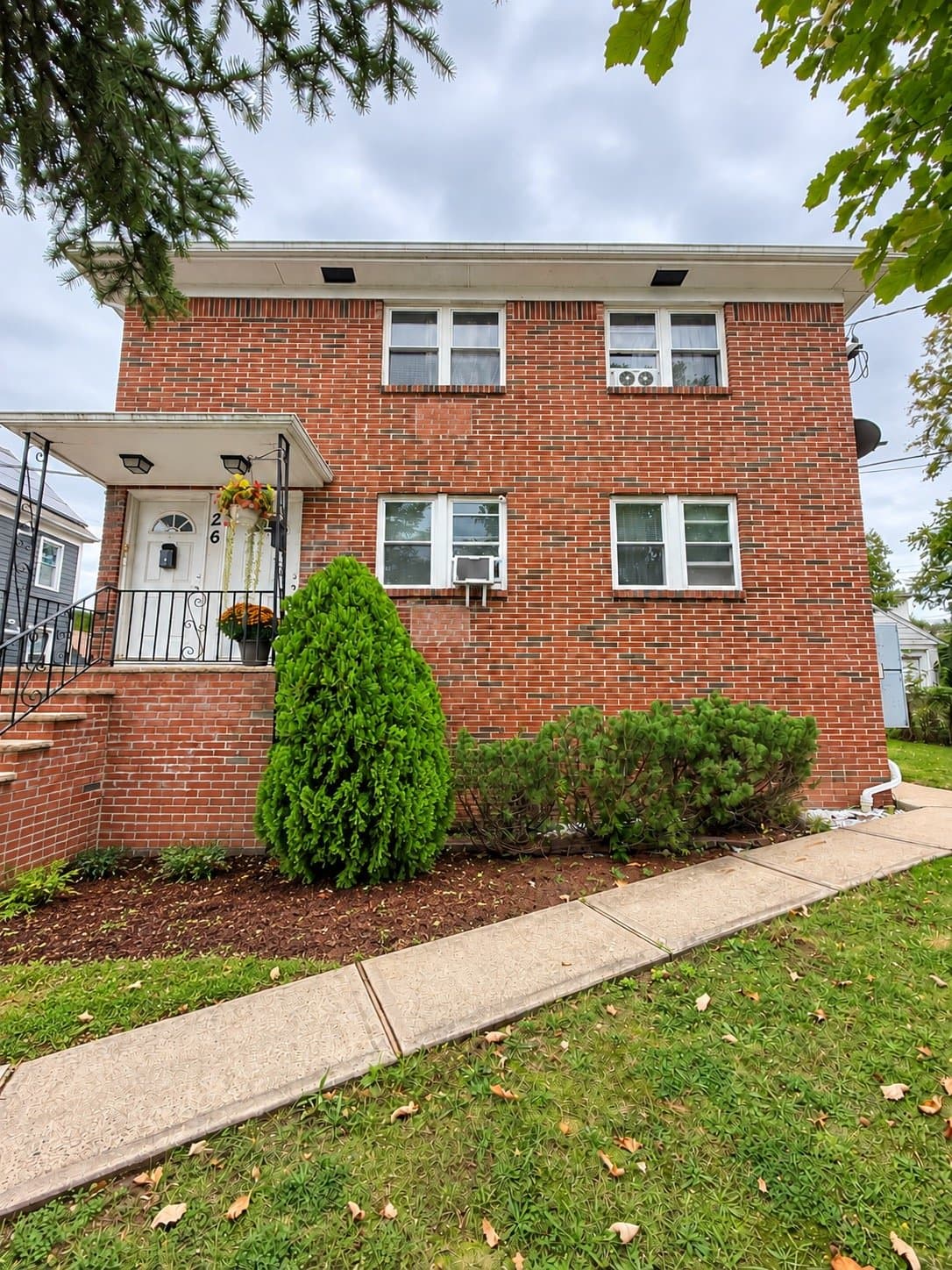 Linden Apartment: 26 East 15th Street