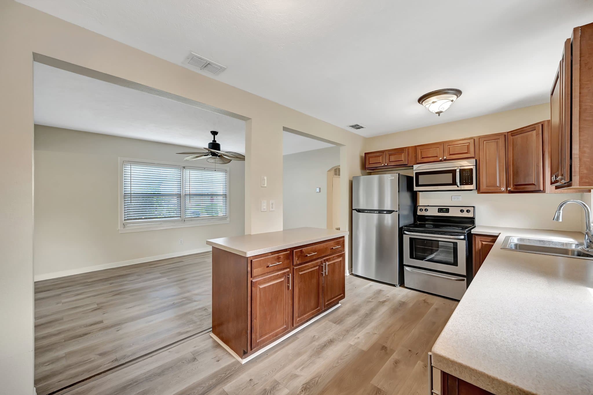 St Petersburg House: 446 37th Ave NE