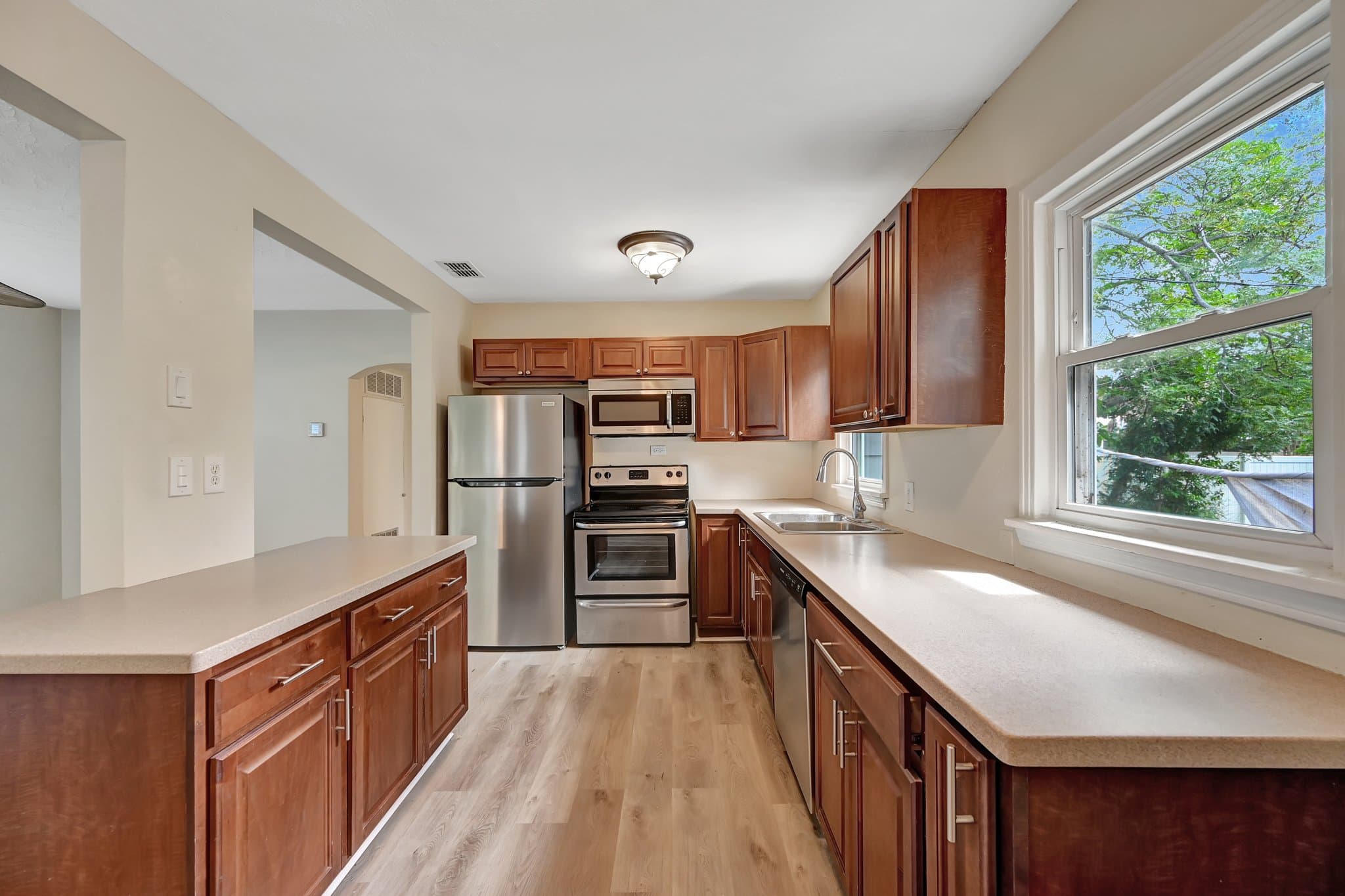 St Petersburg House: 446 37th Ave NE