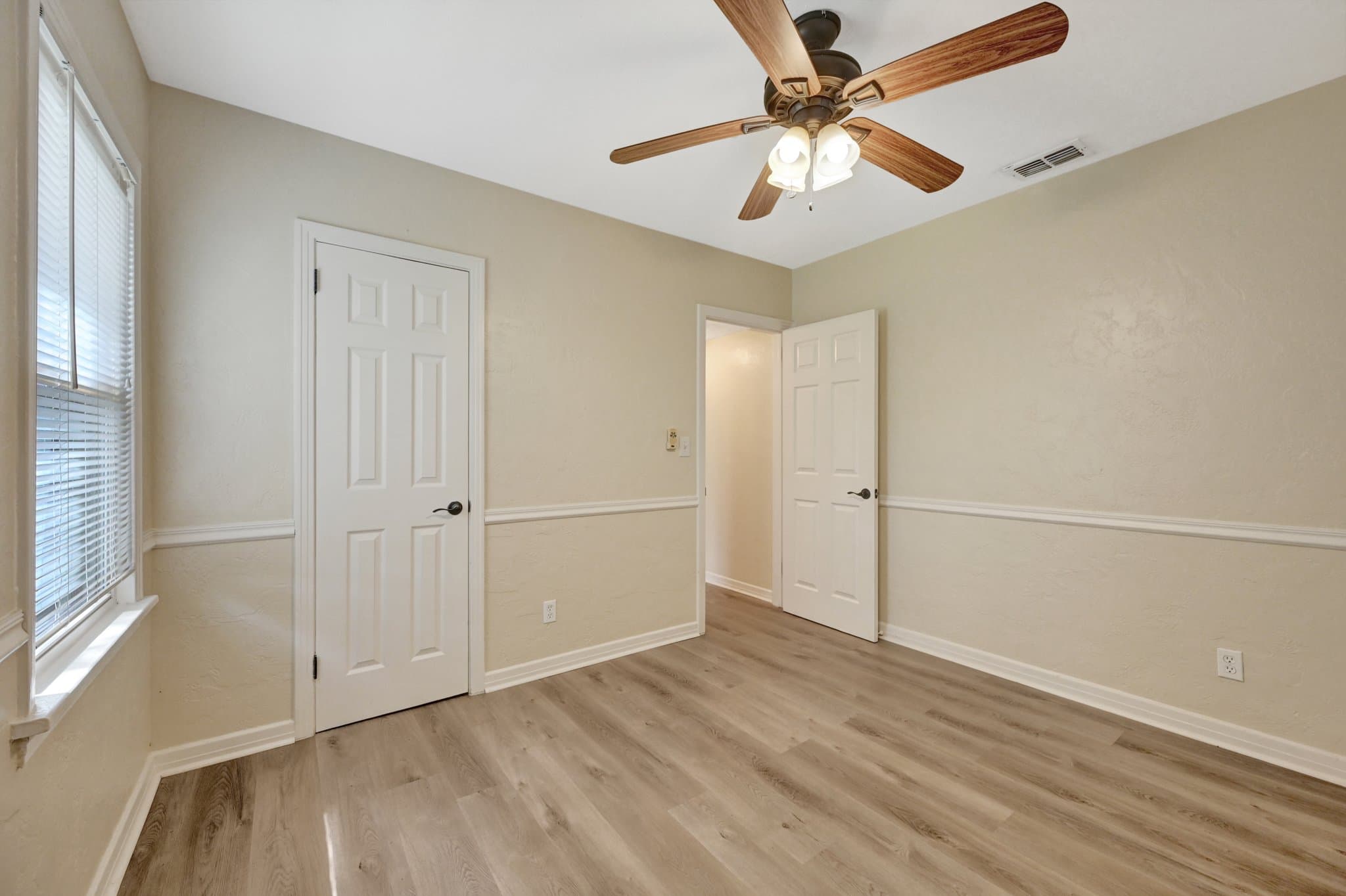St Petersburg House: 446 37th Ave NE