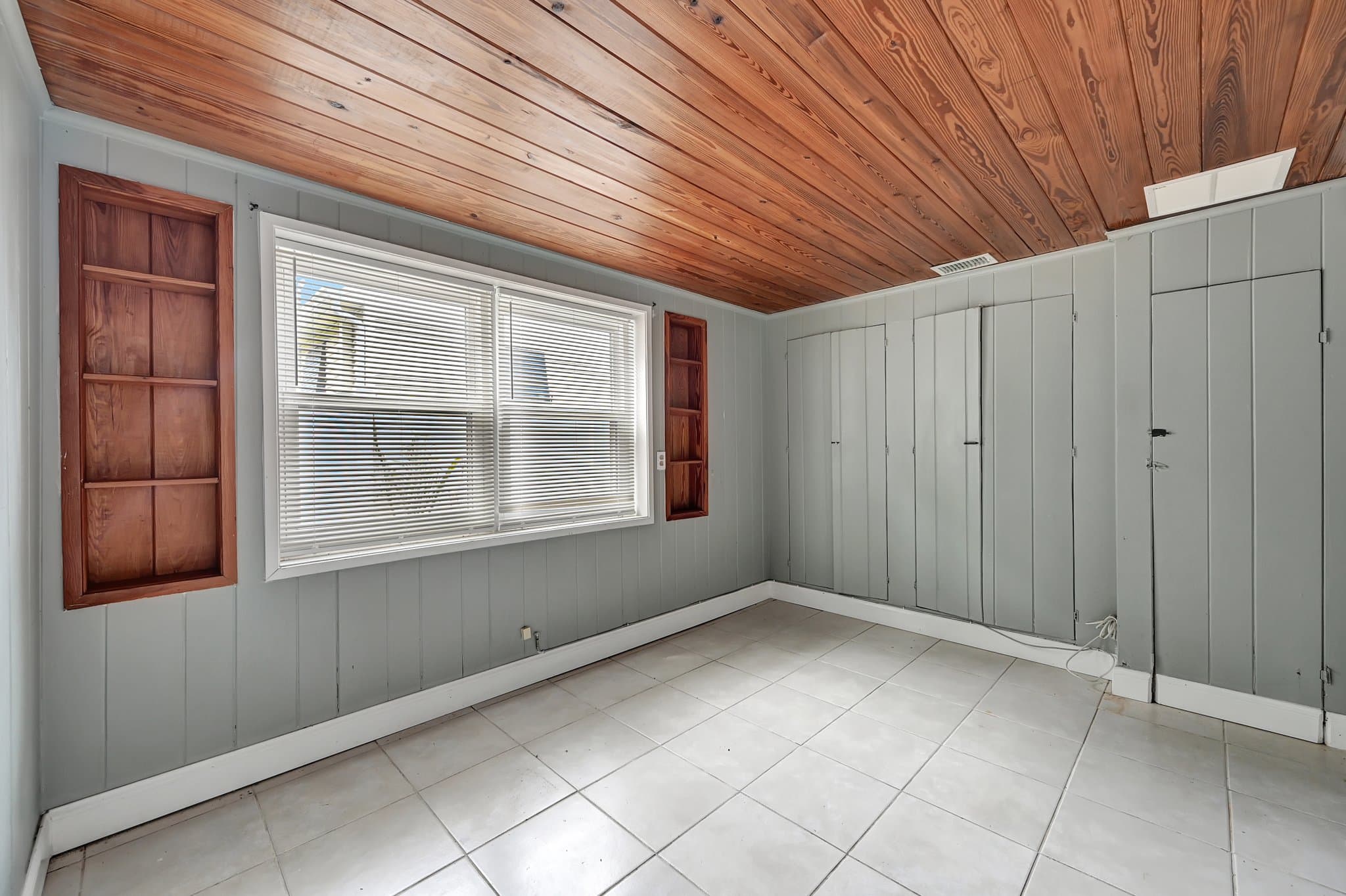 St Petersburg House: 446 37th Ave NE