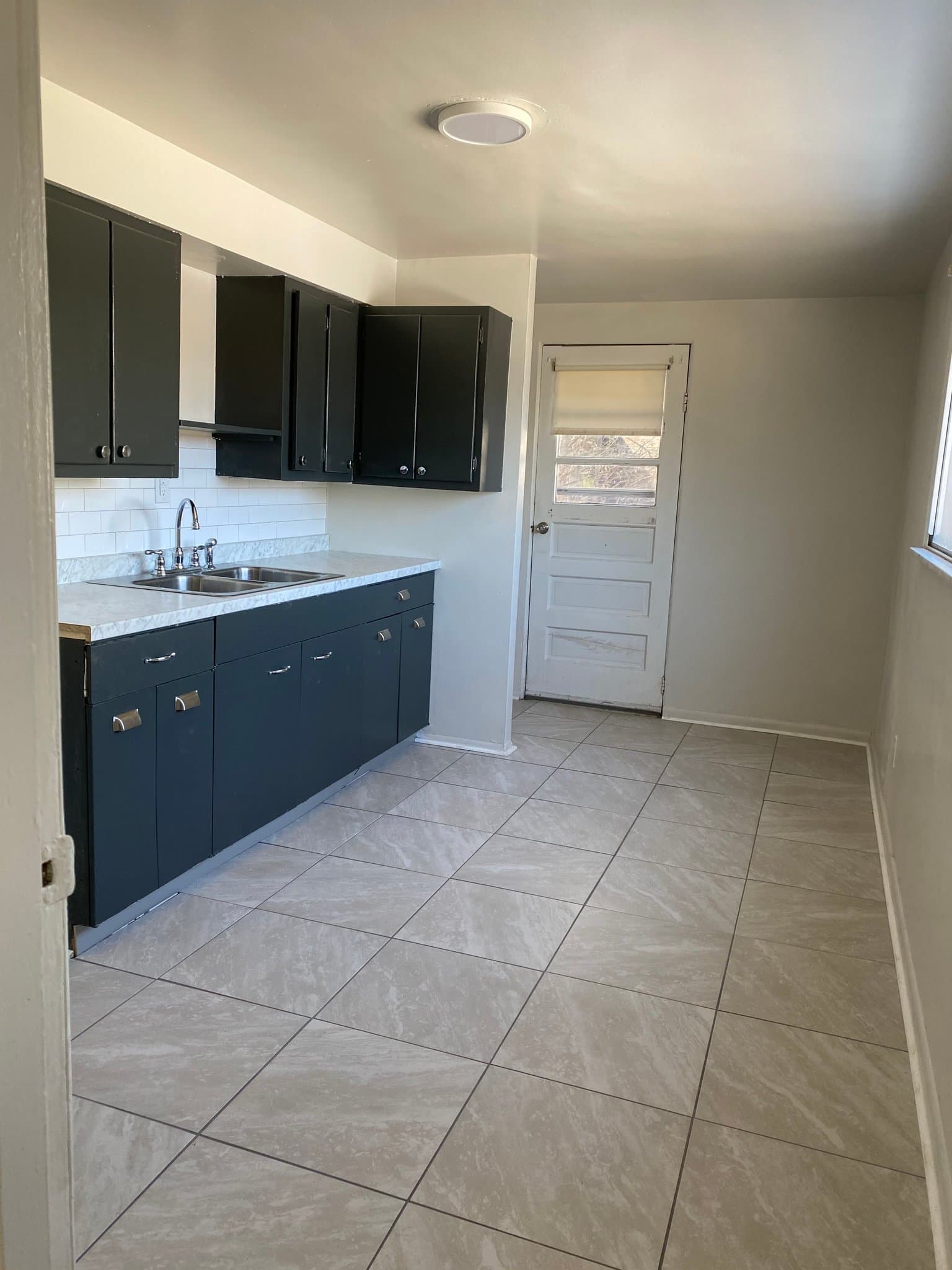 carnegie Apartment: 709 carothers ave