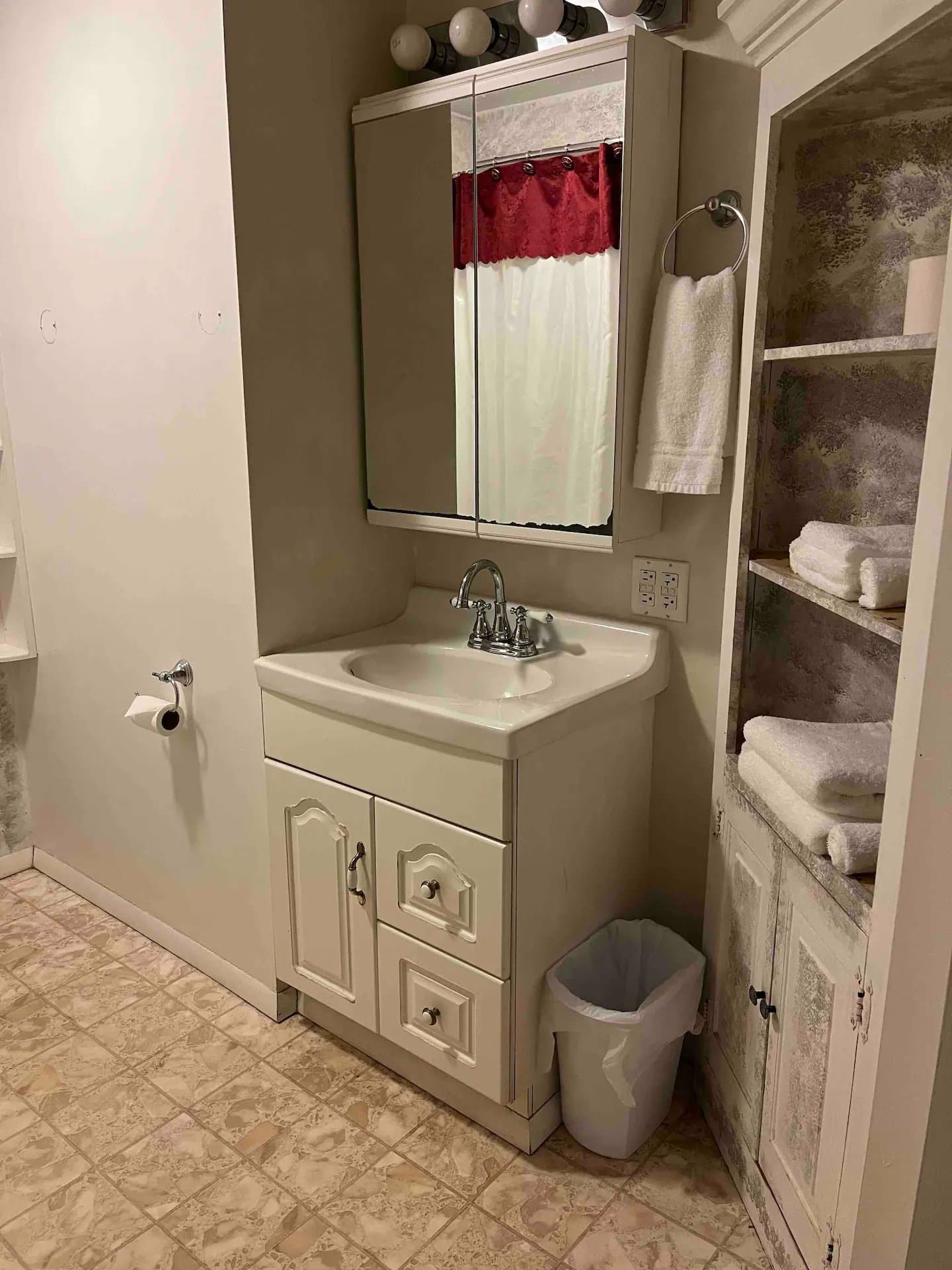 Ligonier Apartment: 305 E Main