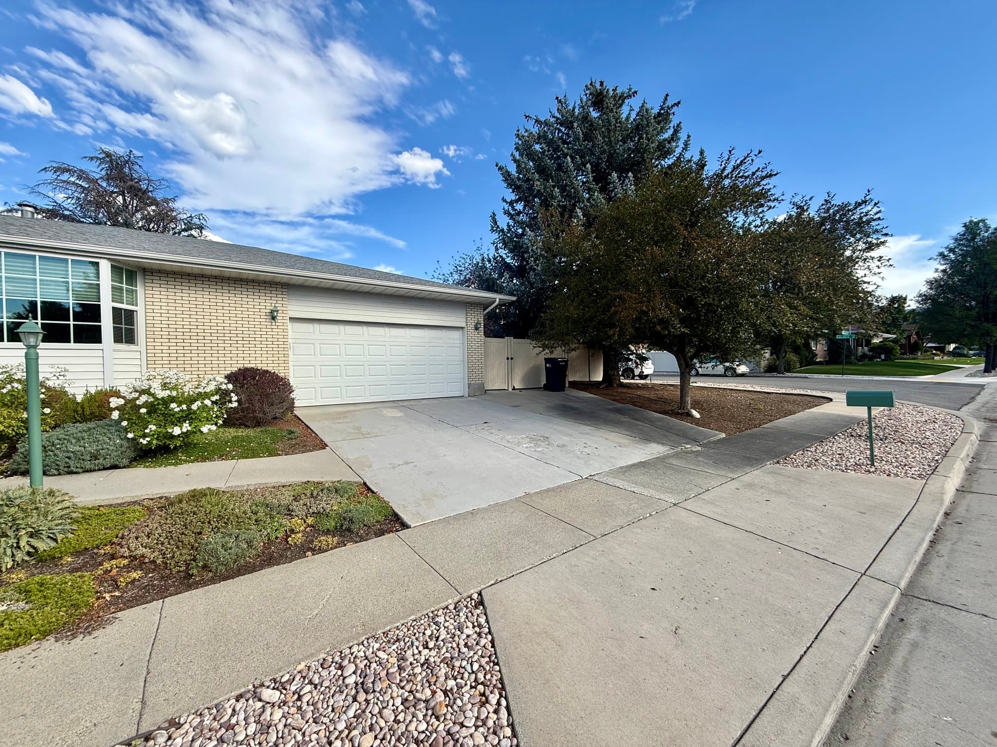 Sandy House: 8489 S Sun Valley Dr