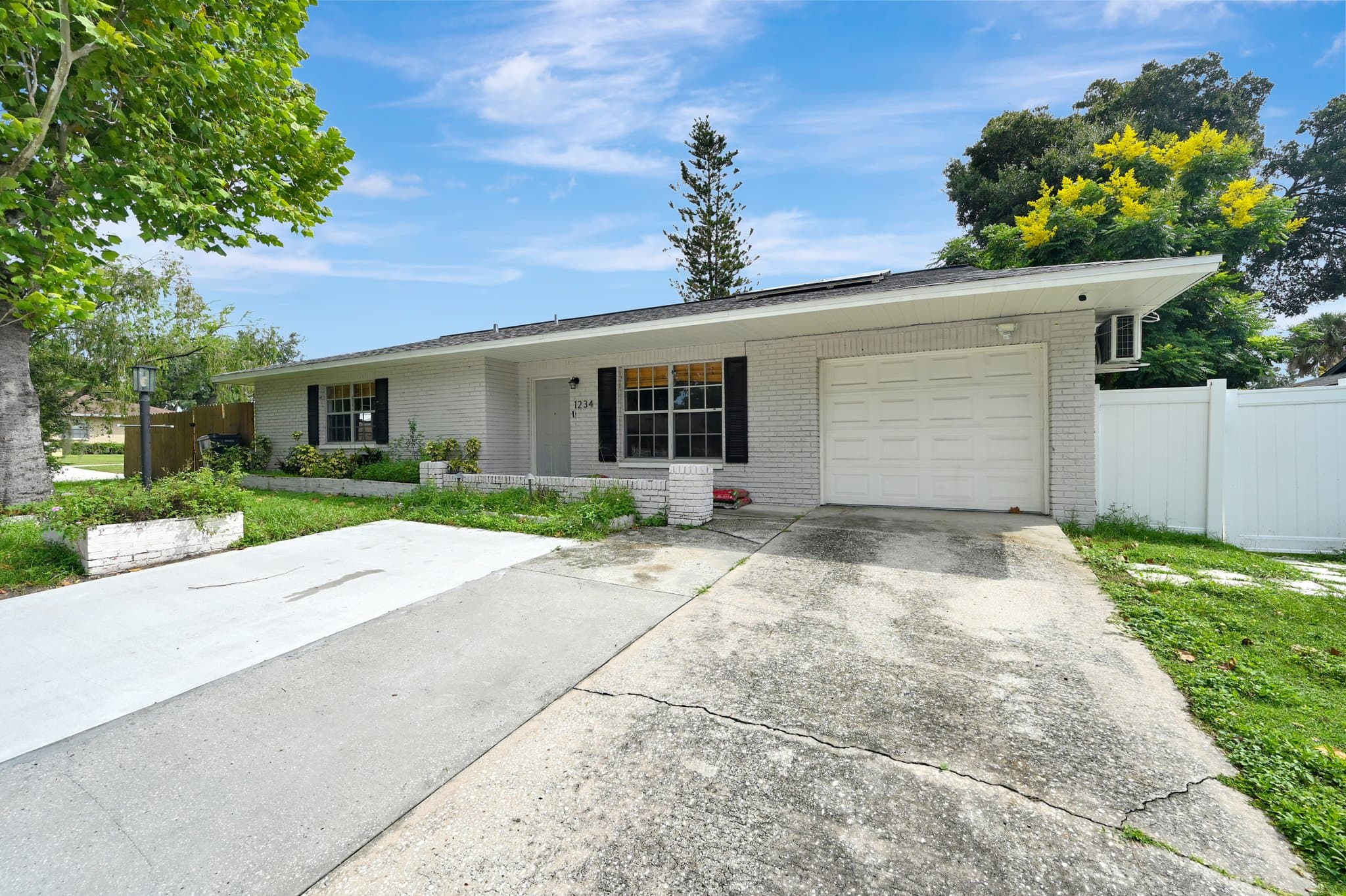 Seffner House: 1234 Oak Valley Dr