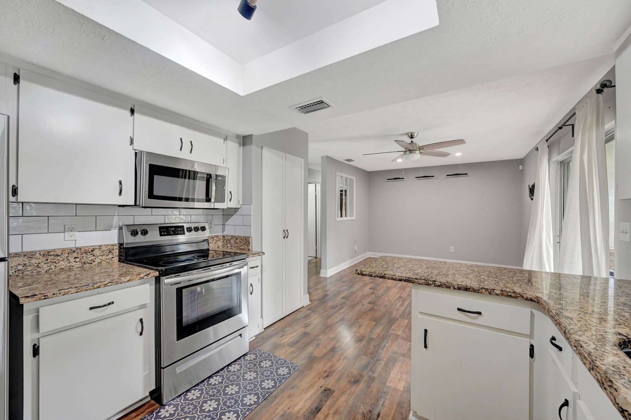 Seffner House: 1234 Oak Valley Dr