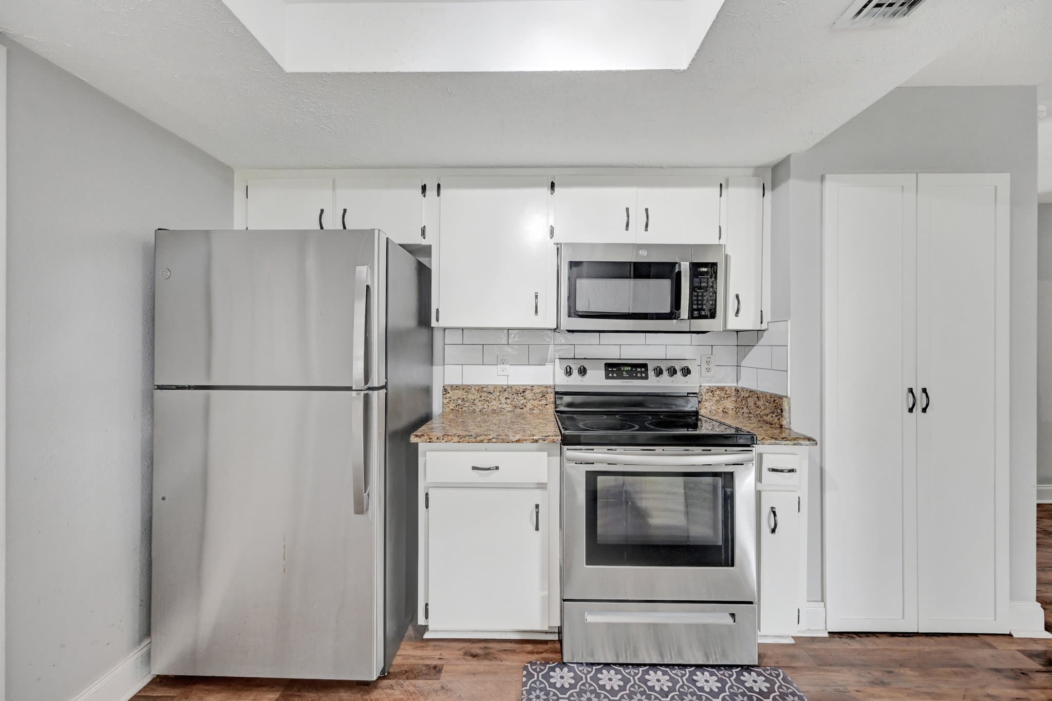 Seffner House: 1234 Oak Valley Dr