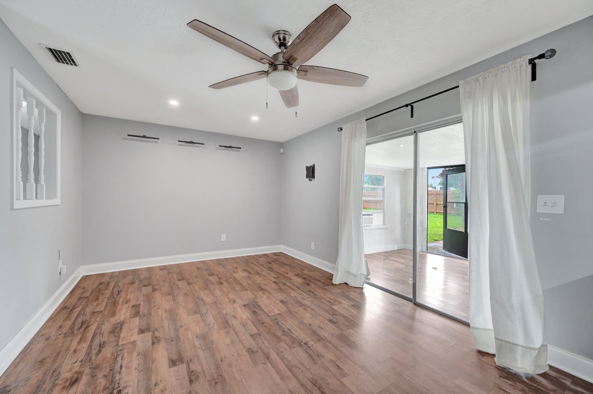 Seffner House: 1234 Oak Valley Dr