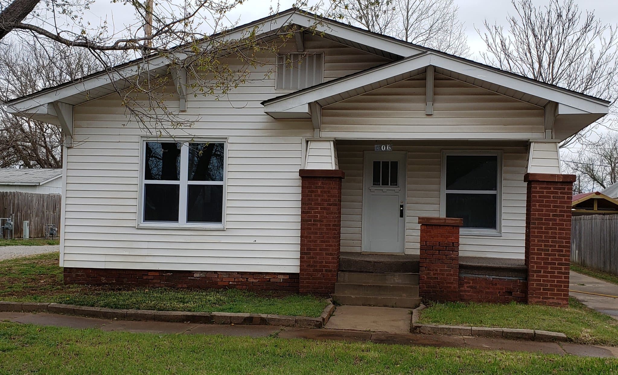 Duncan House: 915 N 13th St