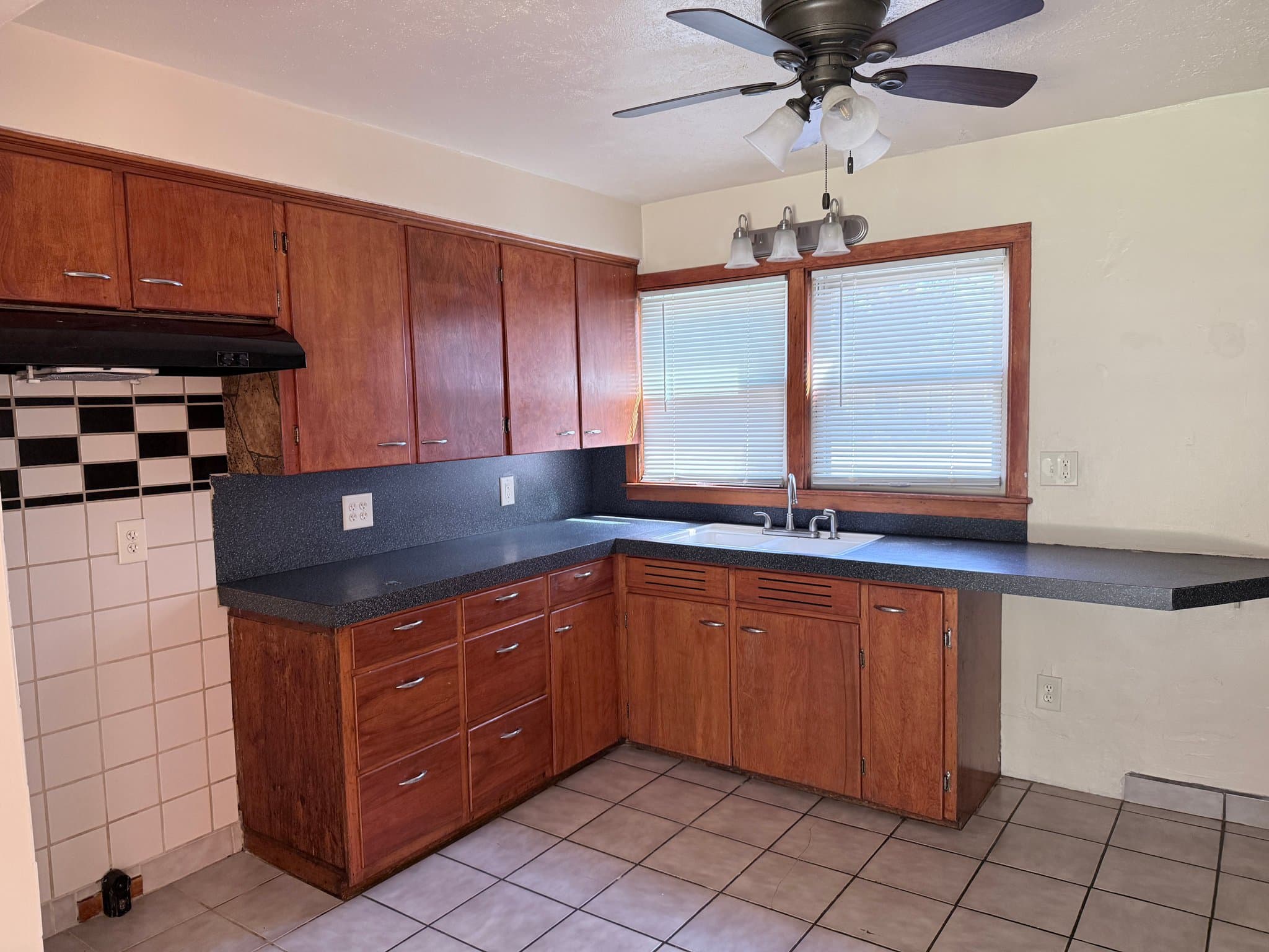 Clintonville House: N10652 Lakeshore Dr