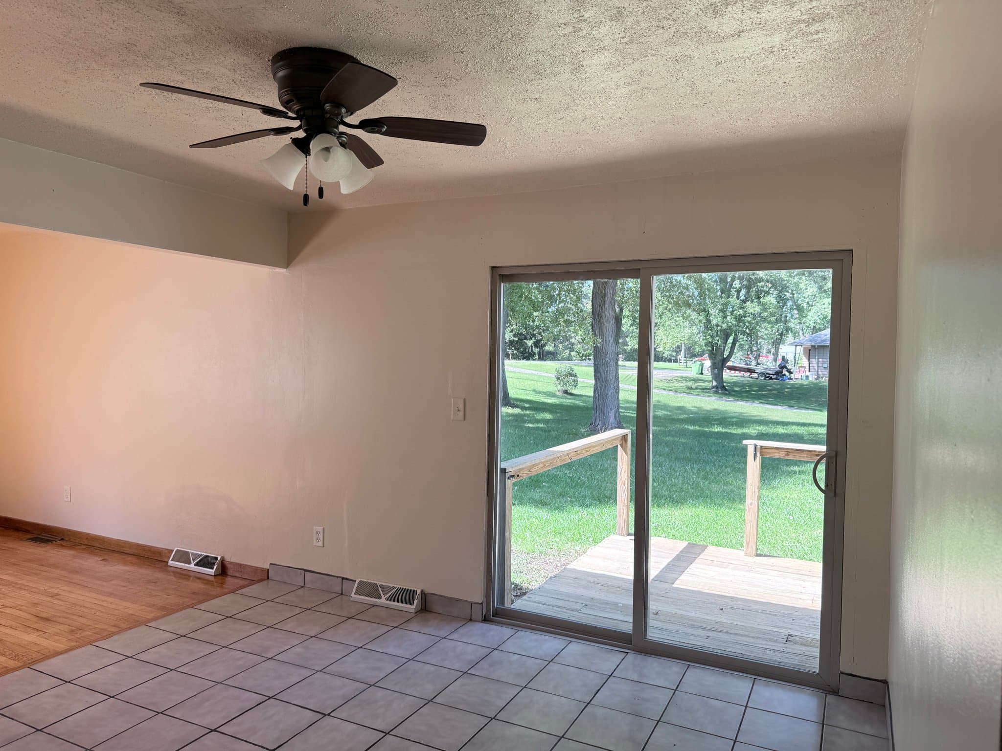 Clintonville House: N10652 Lakeshore Dr