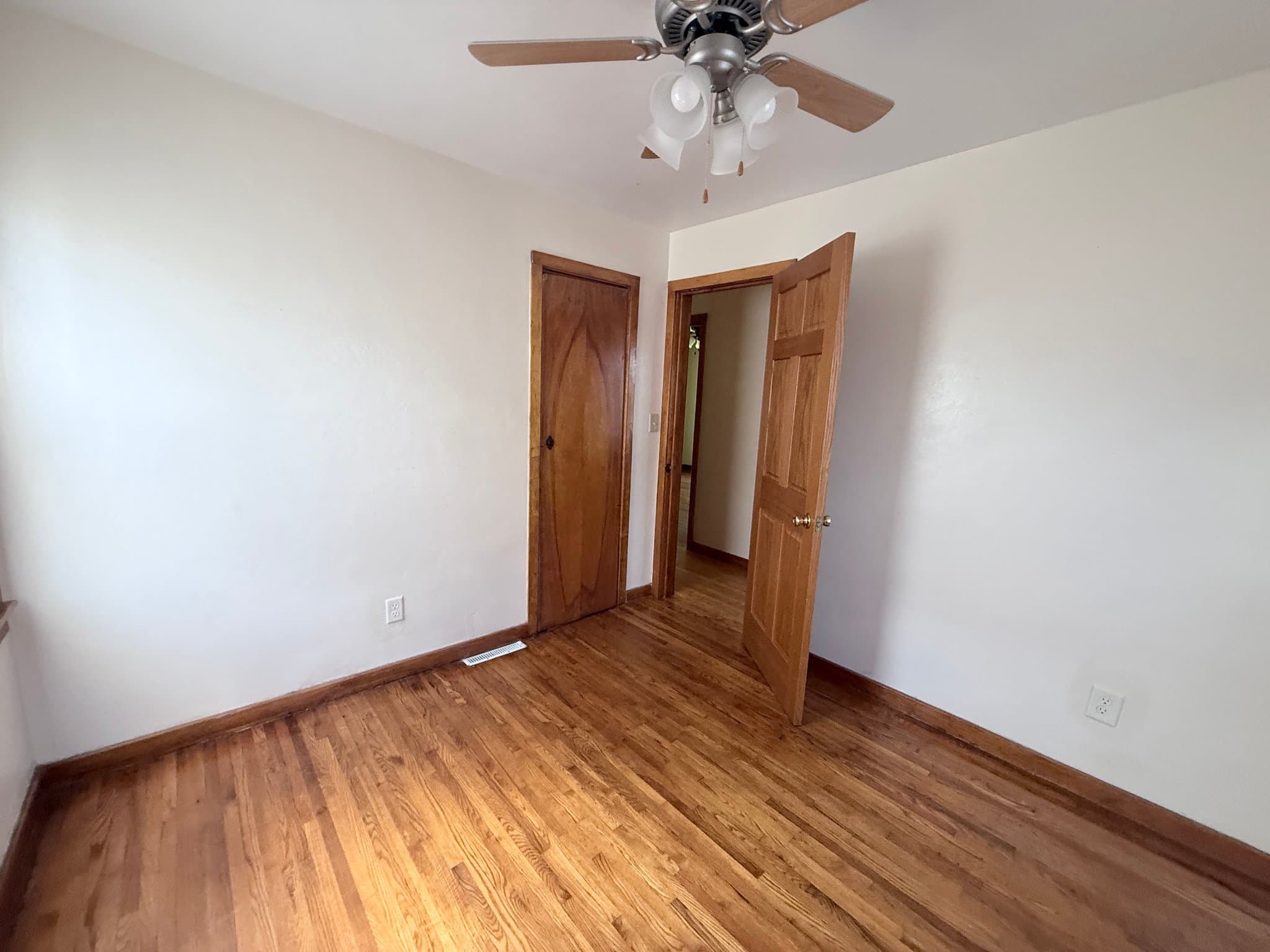 Clintonville House: N10652 Lakeshore Dr