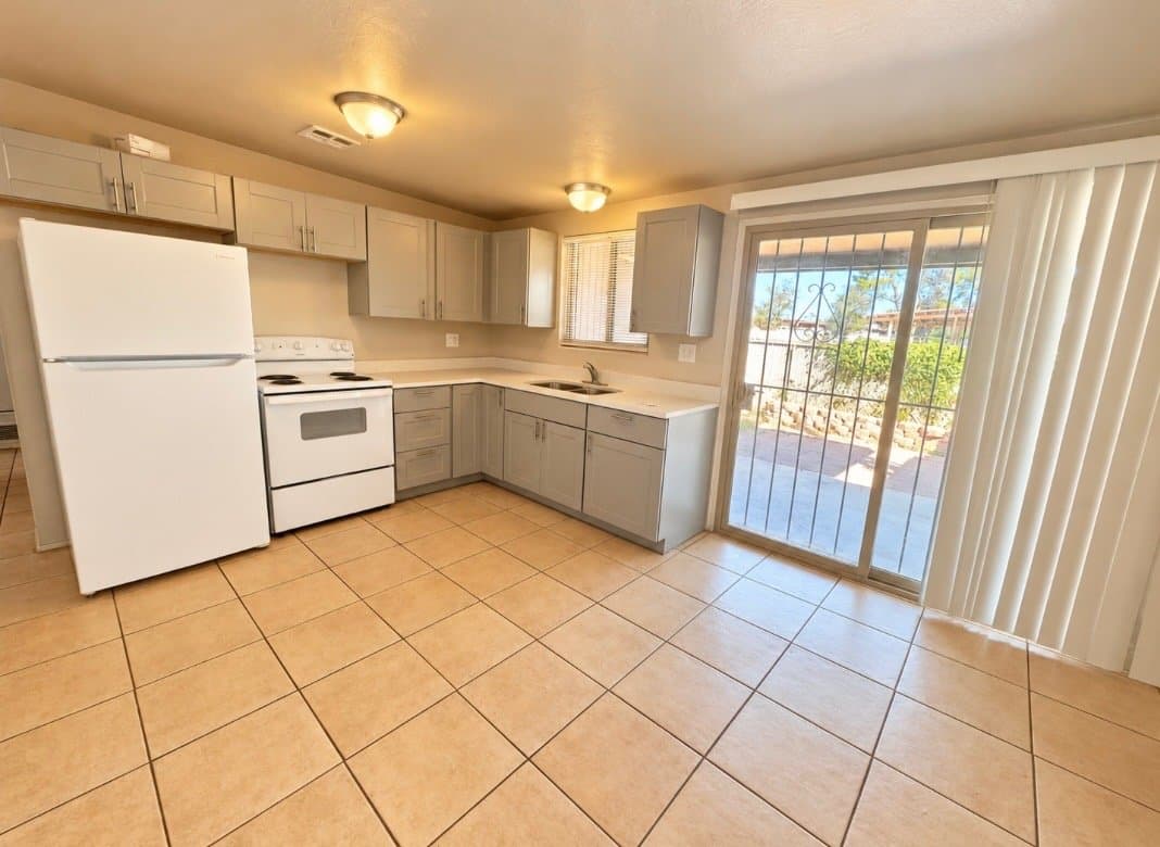 Tucson Townhome: 1543 W. Roger Road