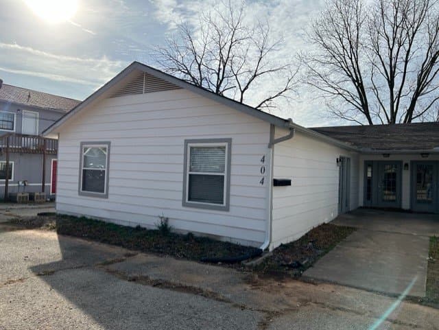 Bentonville Multiplex: 424 SE G St