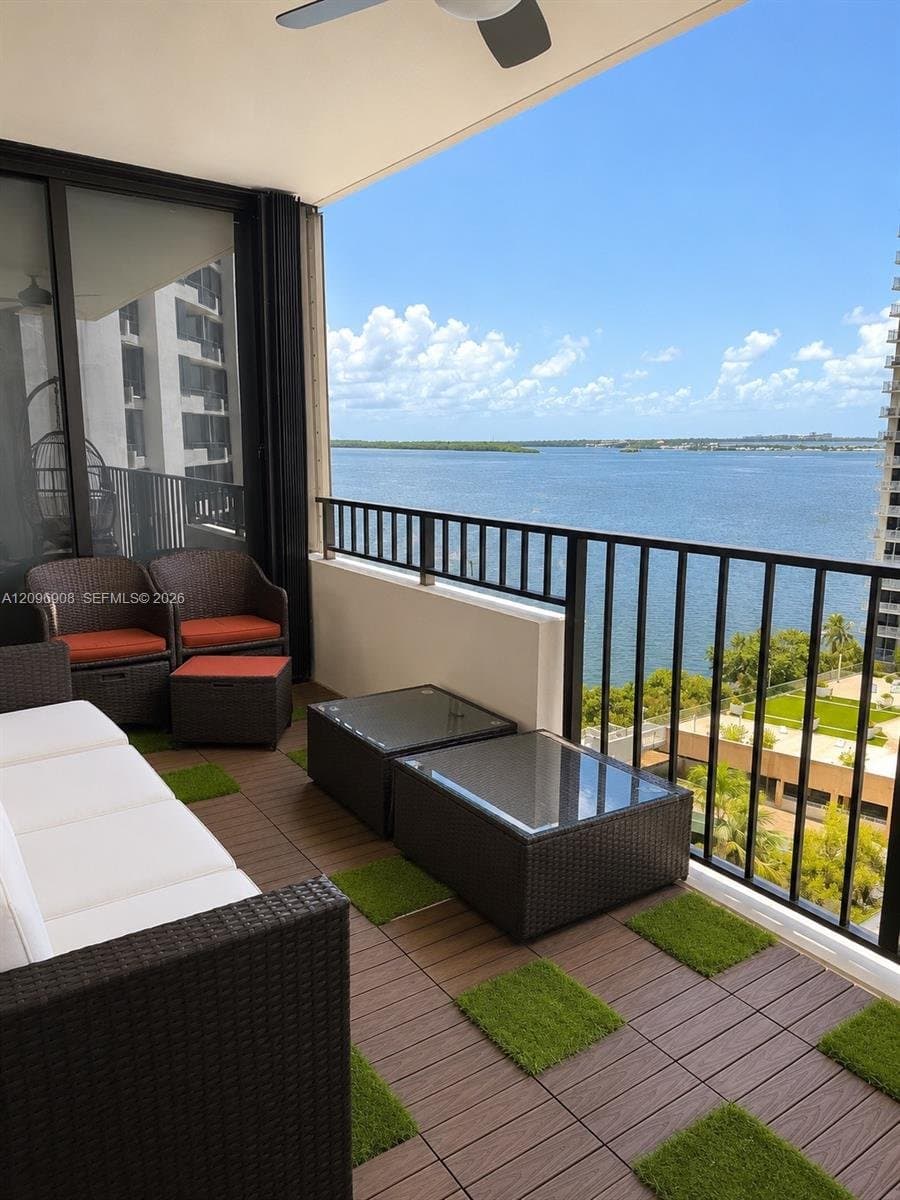 Miami Condo: 520 Brickell Key Dr