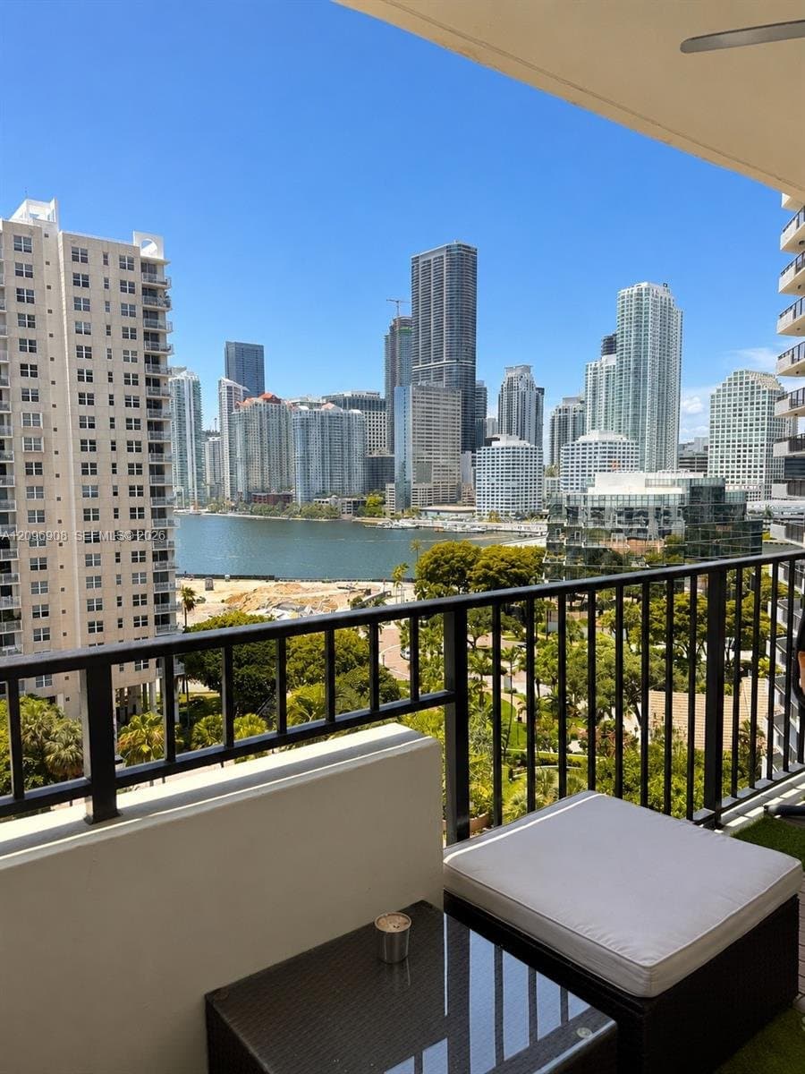 Miami Condo: 520 Brickell Key Dr