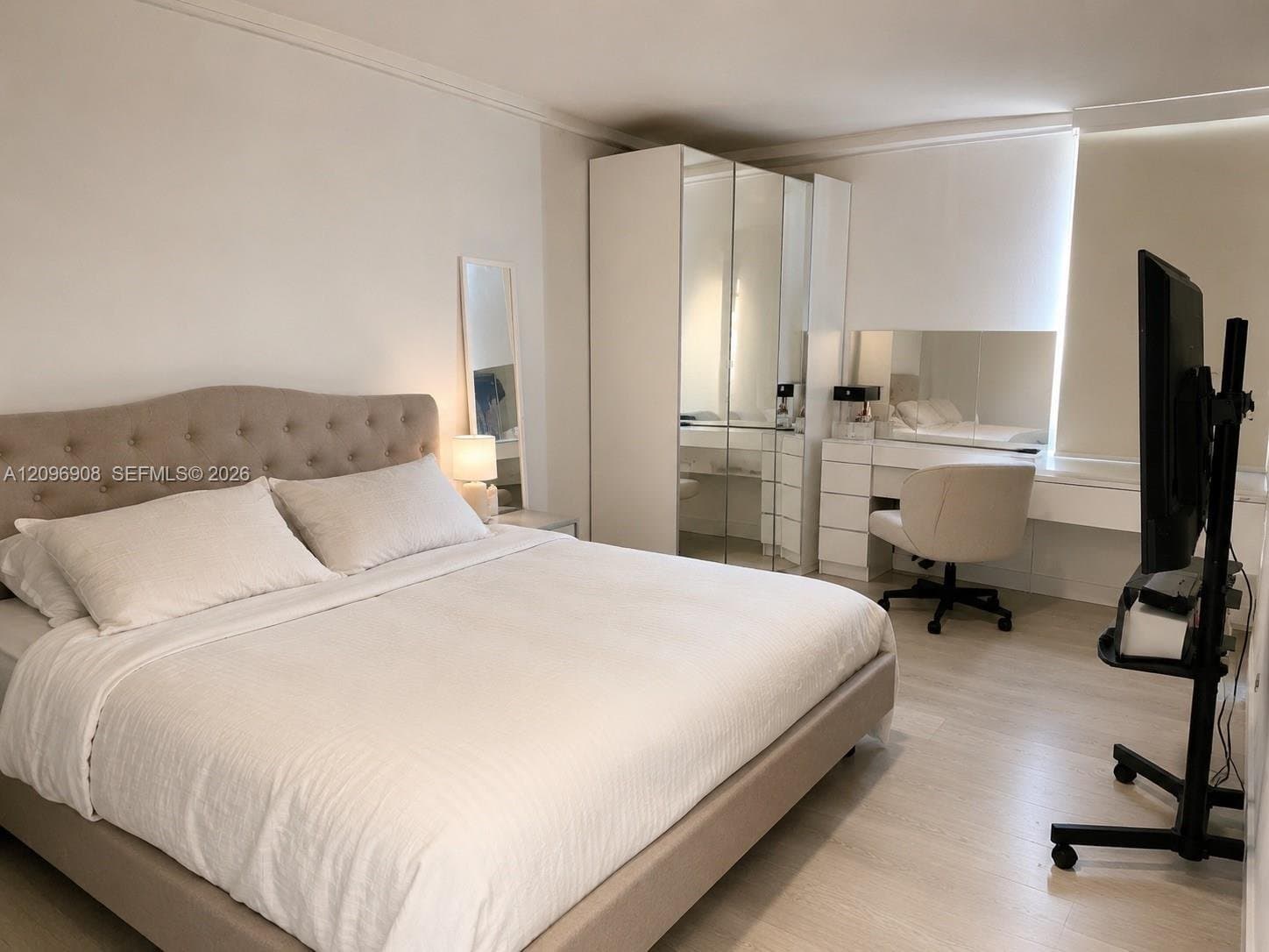 Miami Condo: 520 Brickell Key Dr