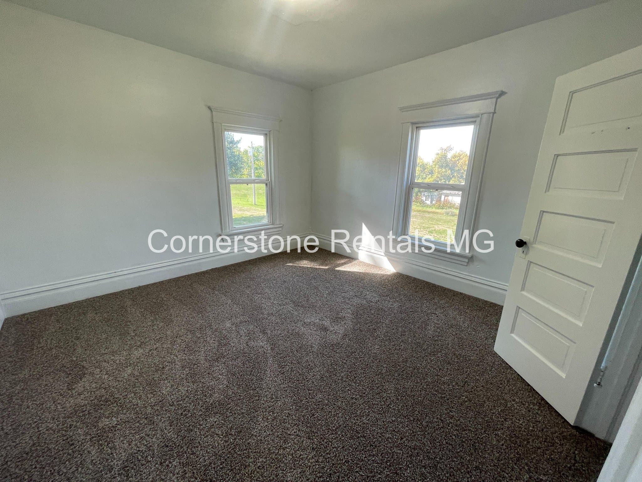 Valley City House: 656 E Main St