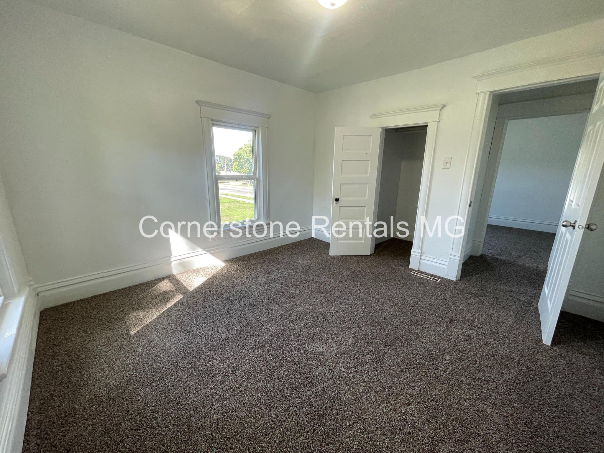 Valley City House: 656 E Main St