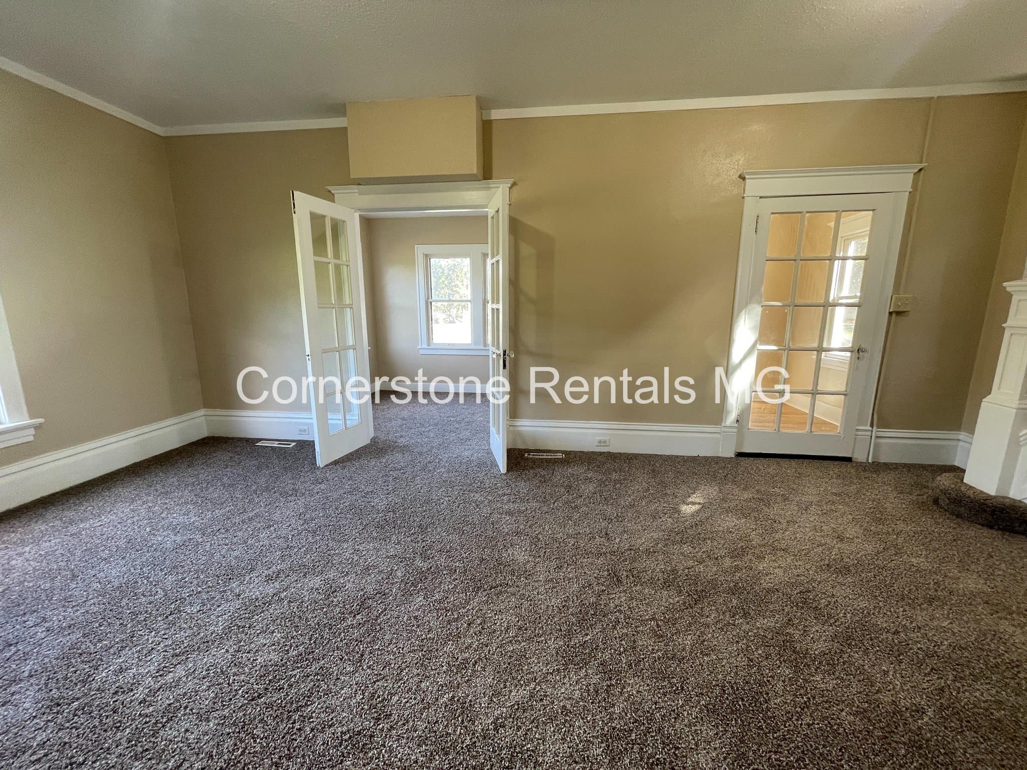 Valley City House: 656 E Main St