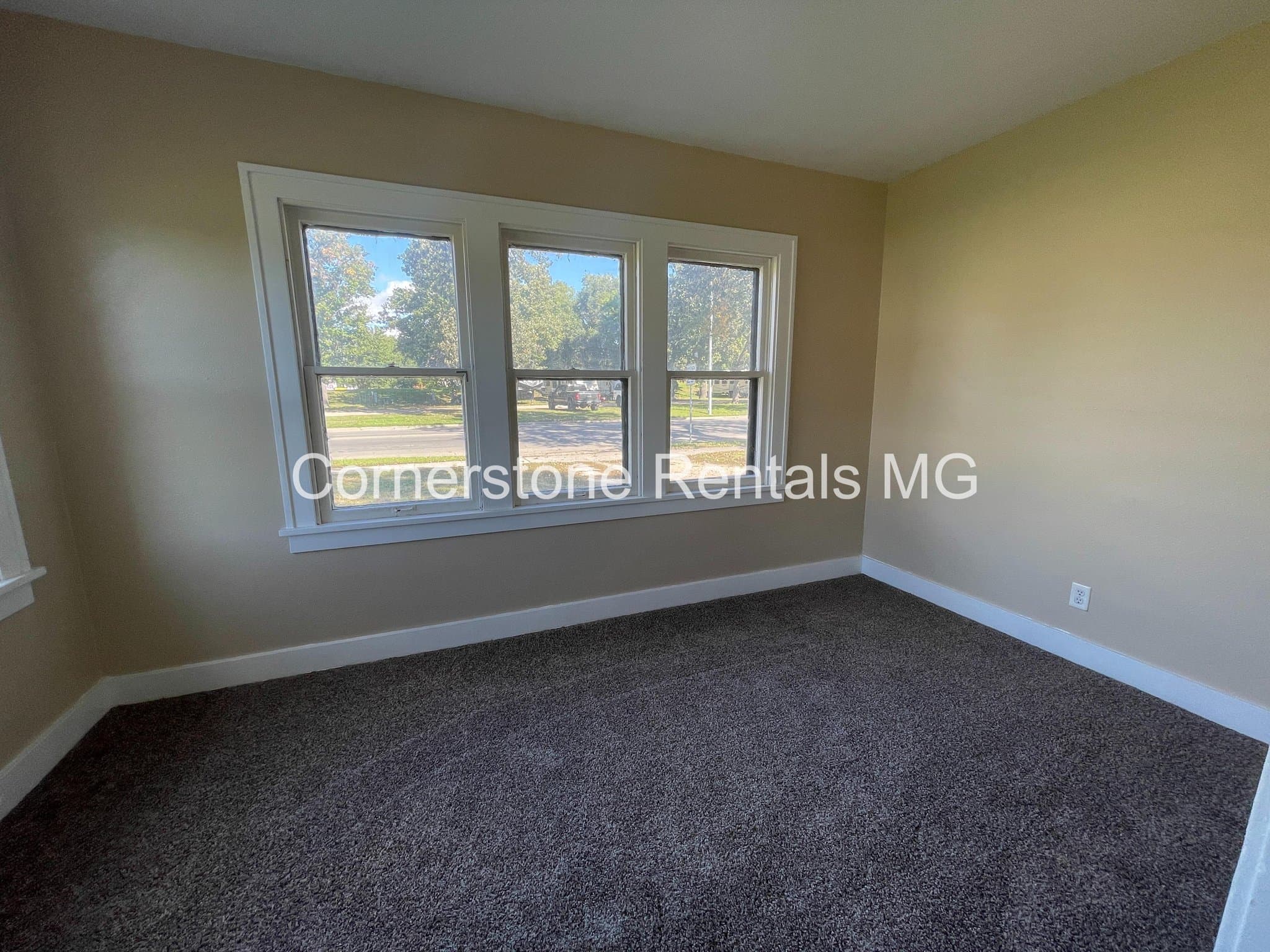 Valley City House: 656 E Main St