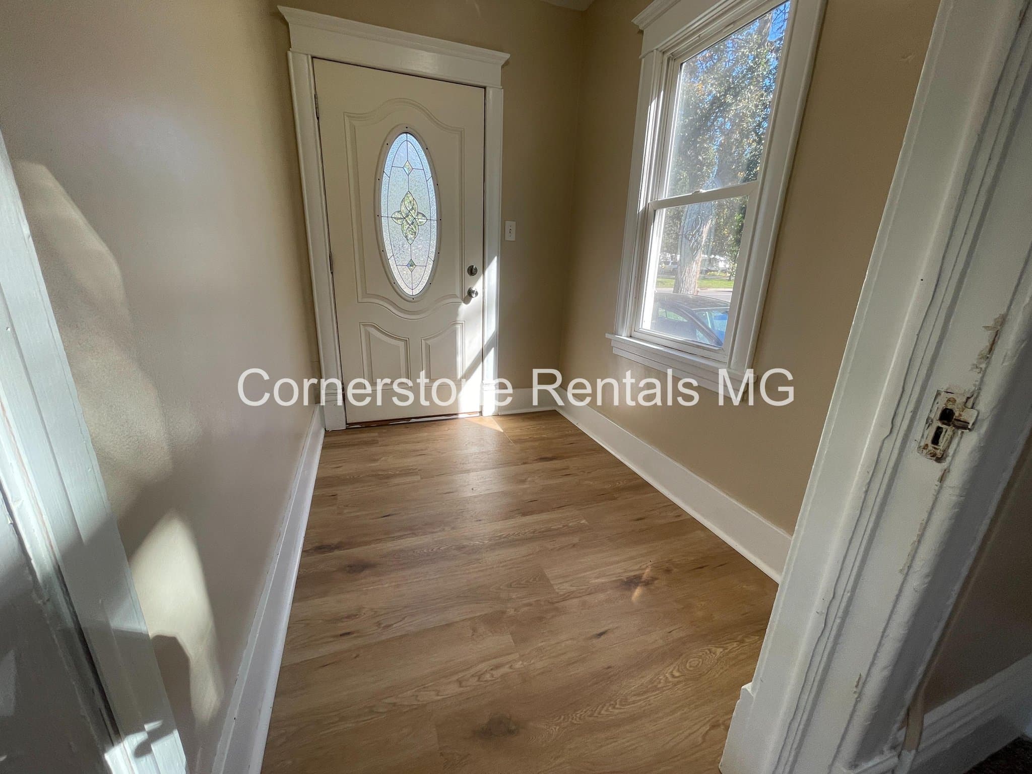Valley City House: 656 E Main St