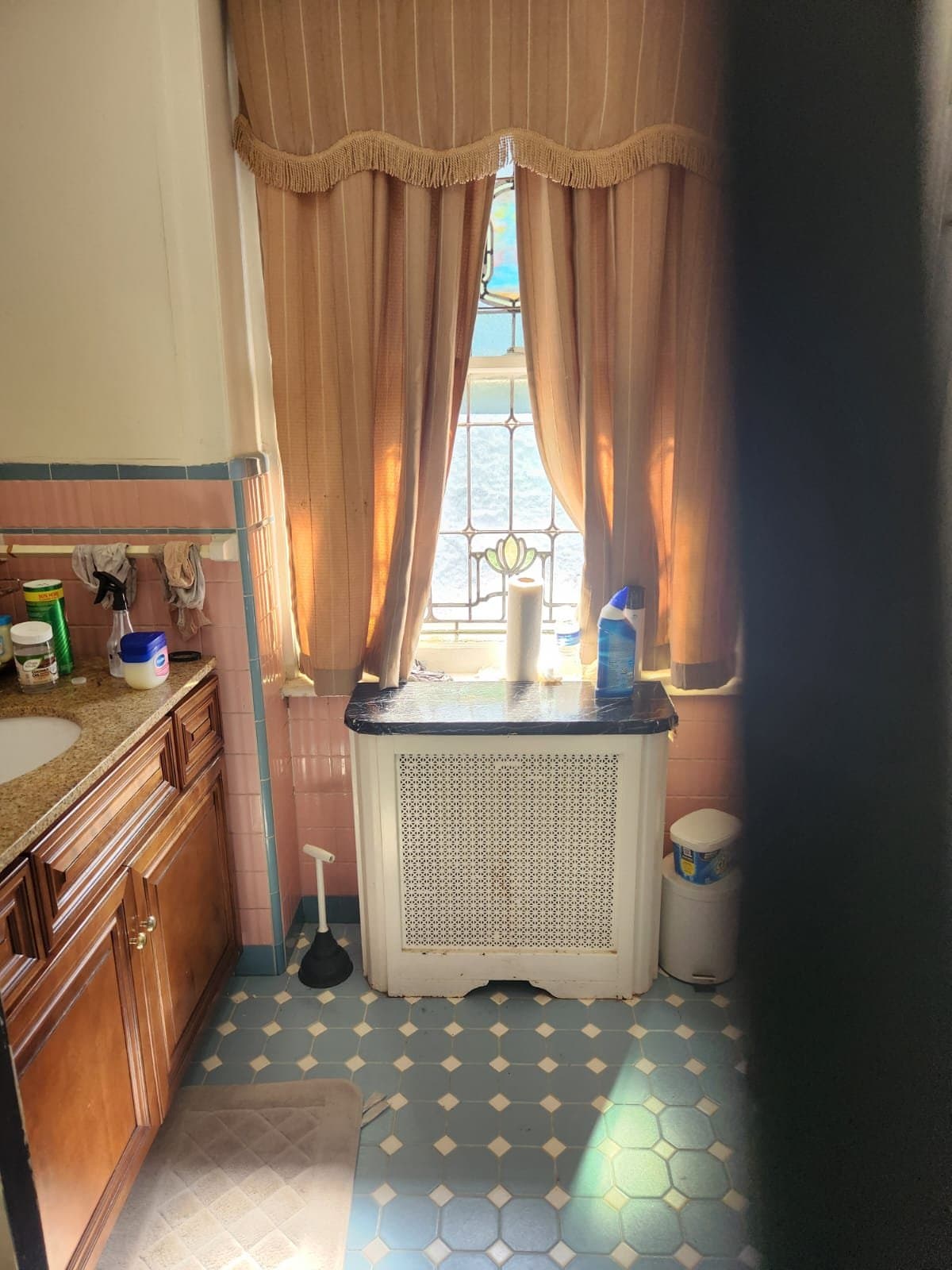Philadelphia Single Room: 411 East Locust Avenue