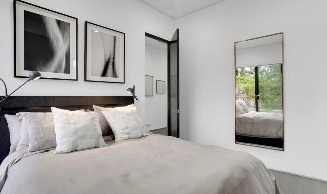 Sherman Oaks House: 15231 Greenleaf St