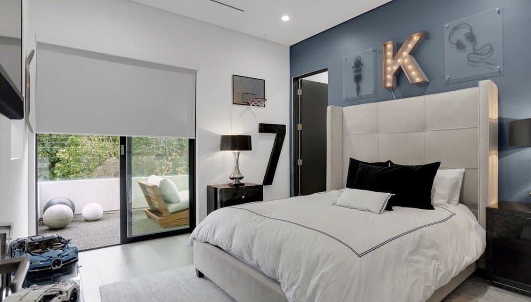 Sherman Oaks House: 15231 Greenleaf St
