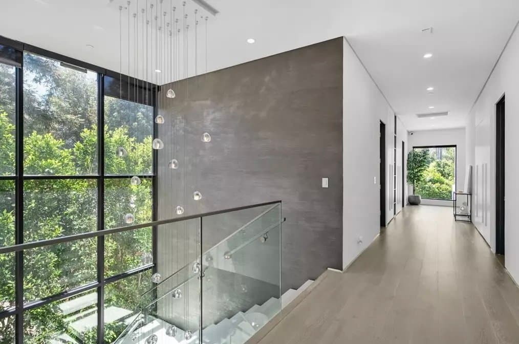 Sherman Oaks House: 15231 Greenleaf St