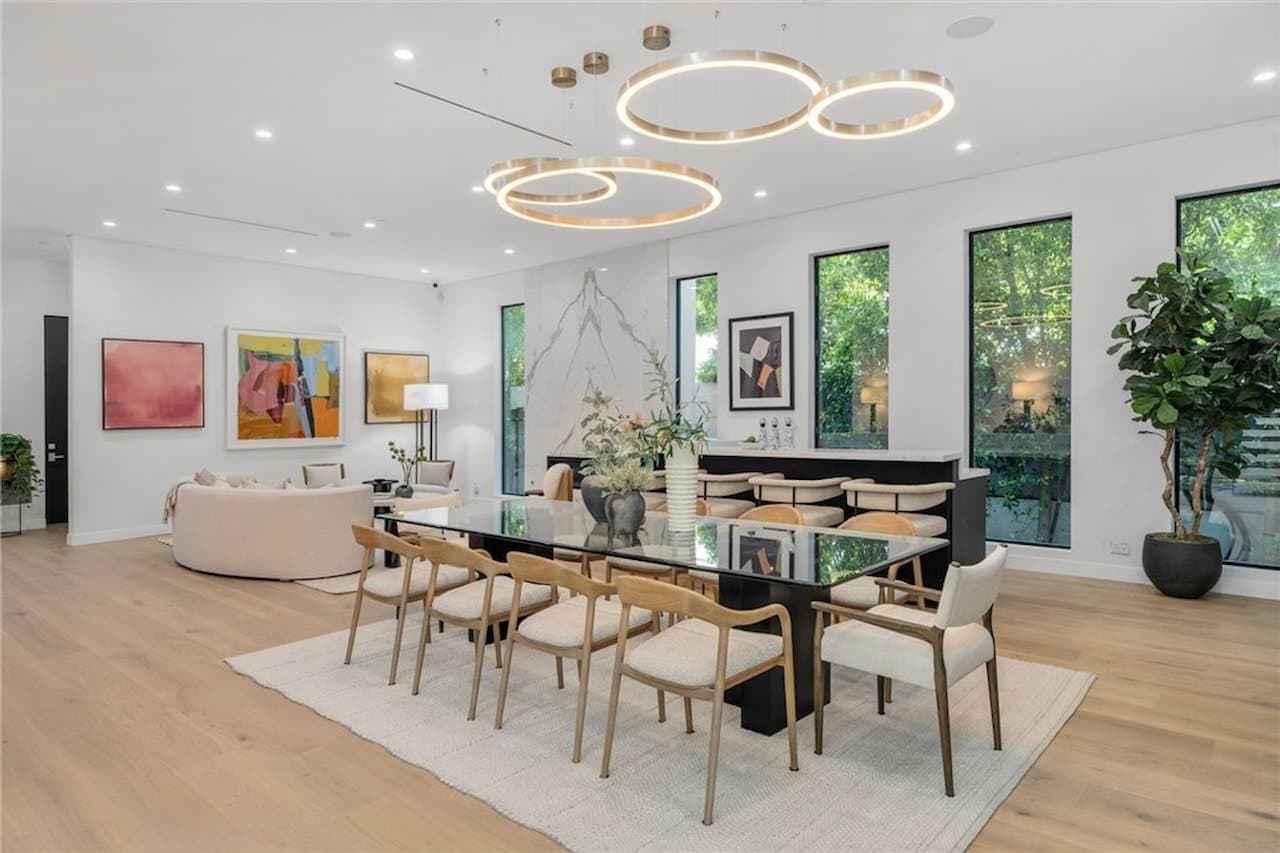 Sherman Oaks House: 15231 Greenleaf St