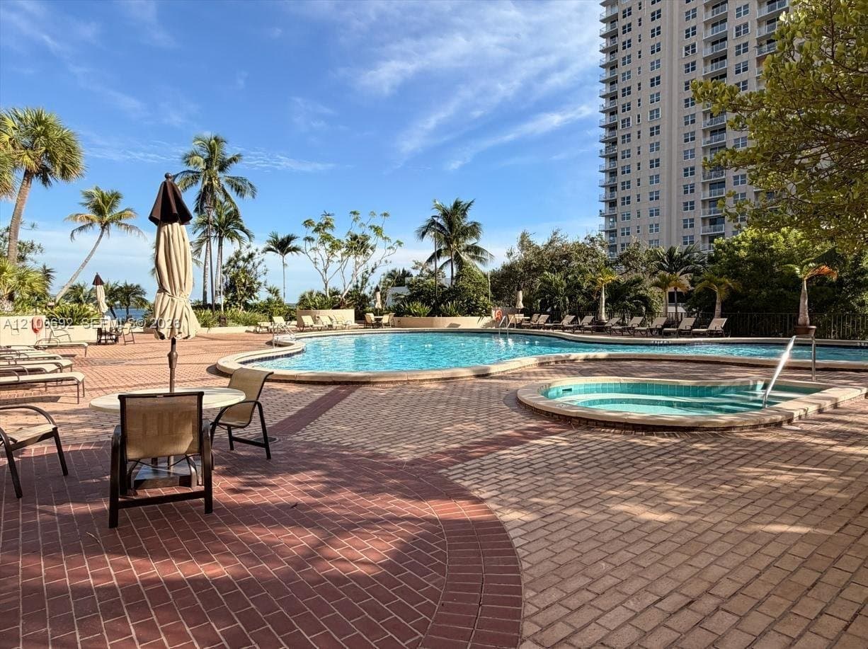 Miami Condo: 520 Brickell Key Dr