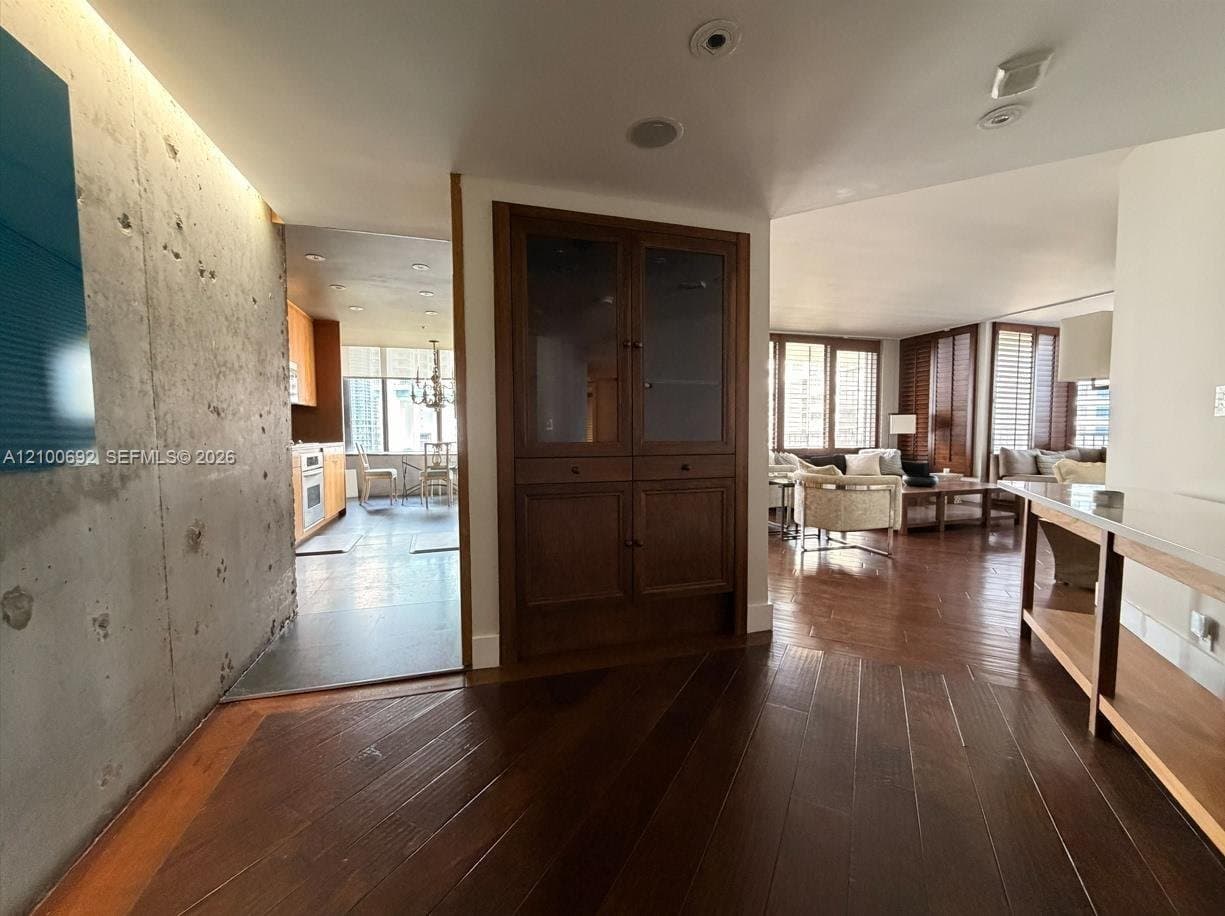 Miami Condo: 520 Brickell Key Dr
