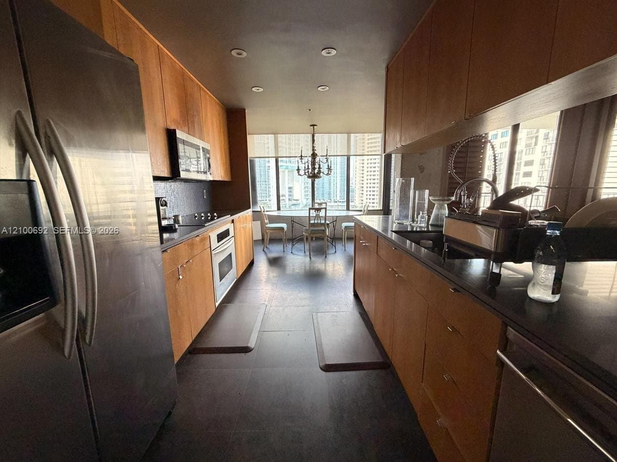 Miami Condo: 520 Brickell Key Dr