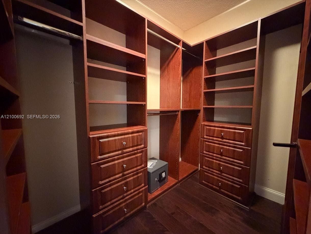 Miami Condo: 520 Brickell Key Dr