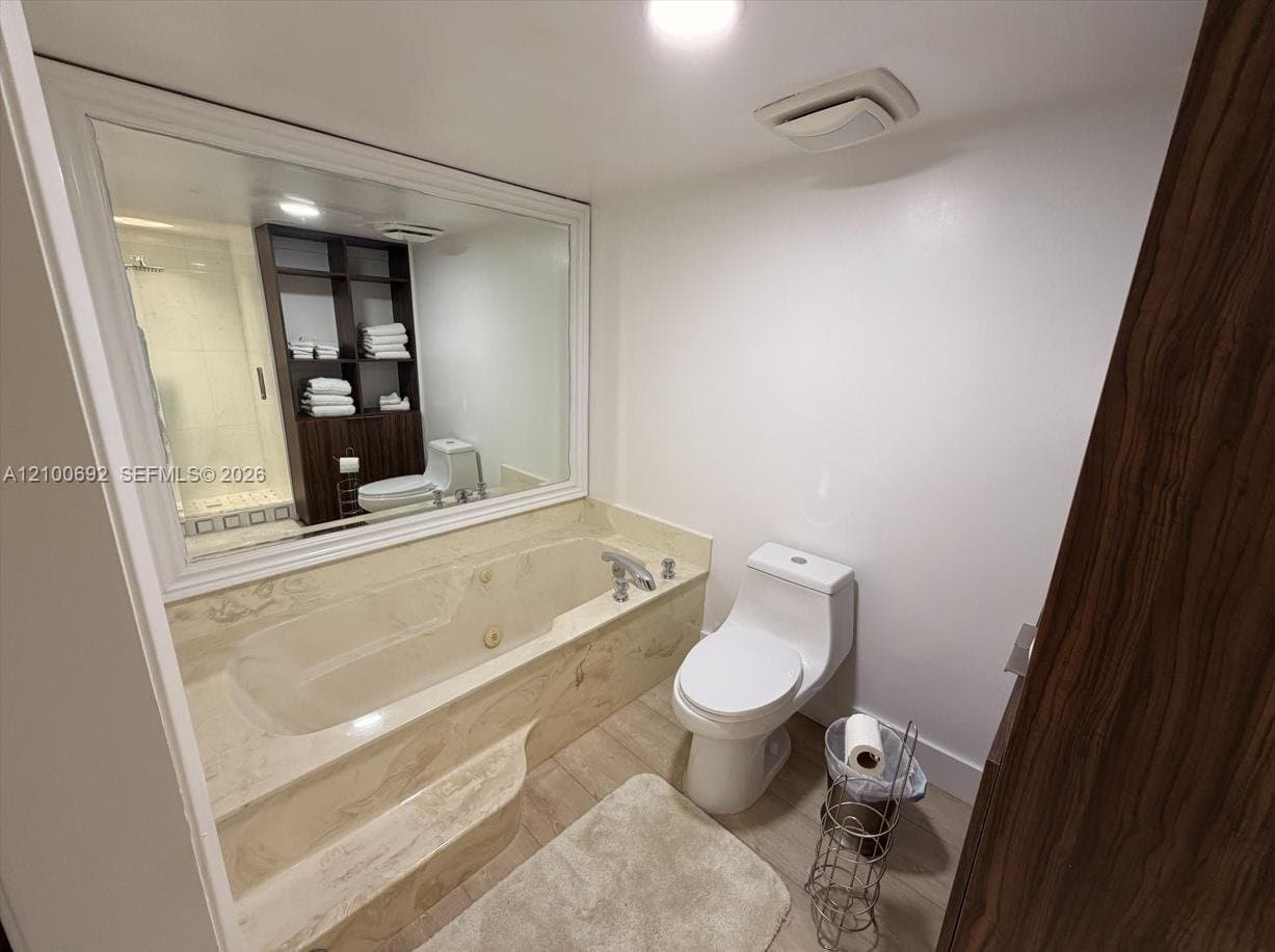 Miami Condo: 520 Brickell Key Dr
