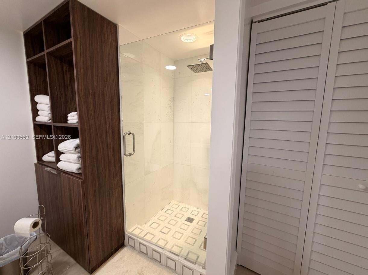 Miami Condo: 520 Brickell Key Dr