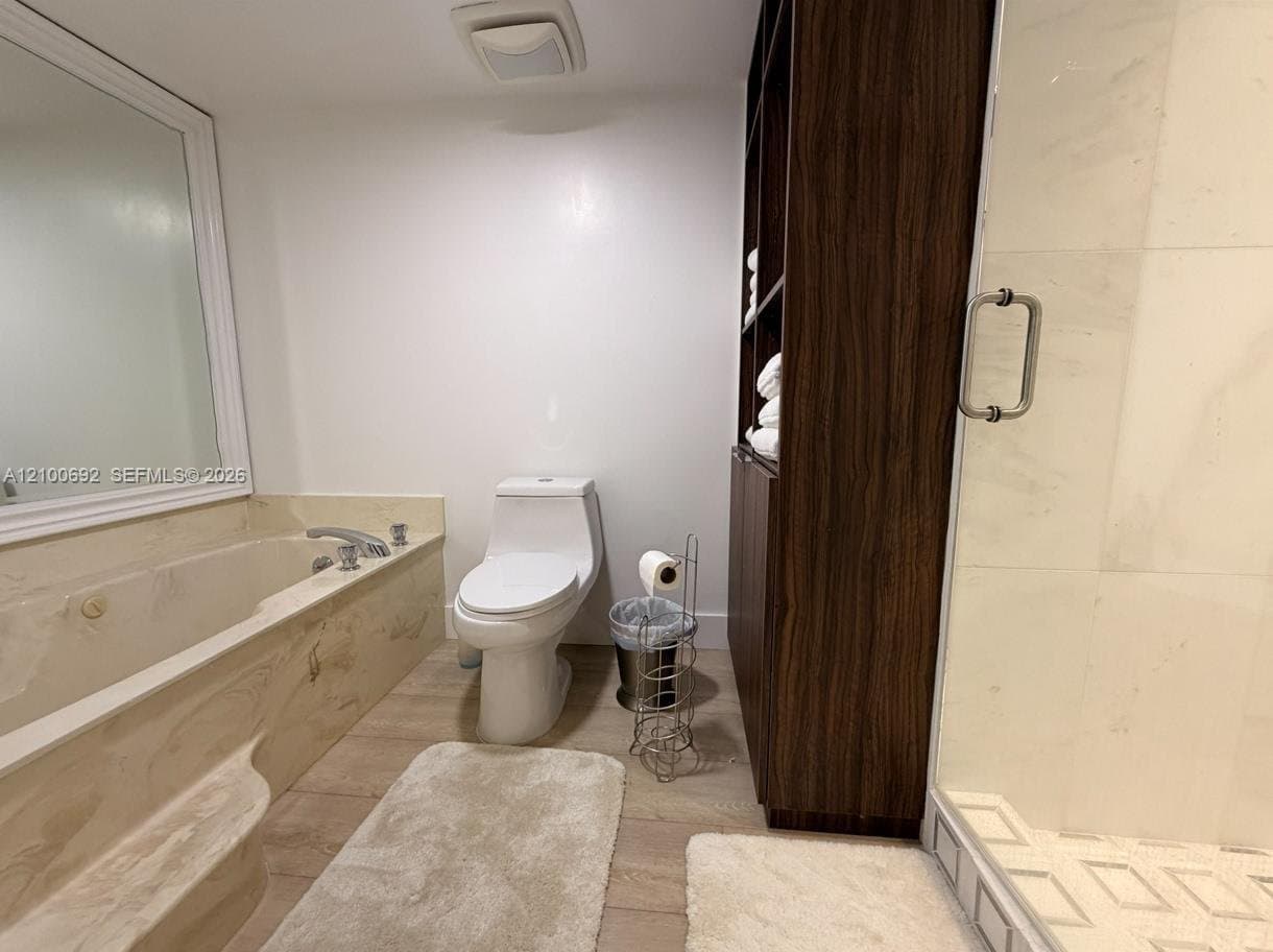 Miami Condo: 520 Brickell Key Dr