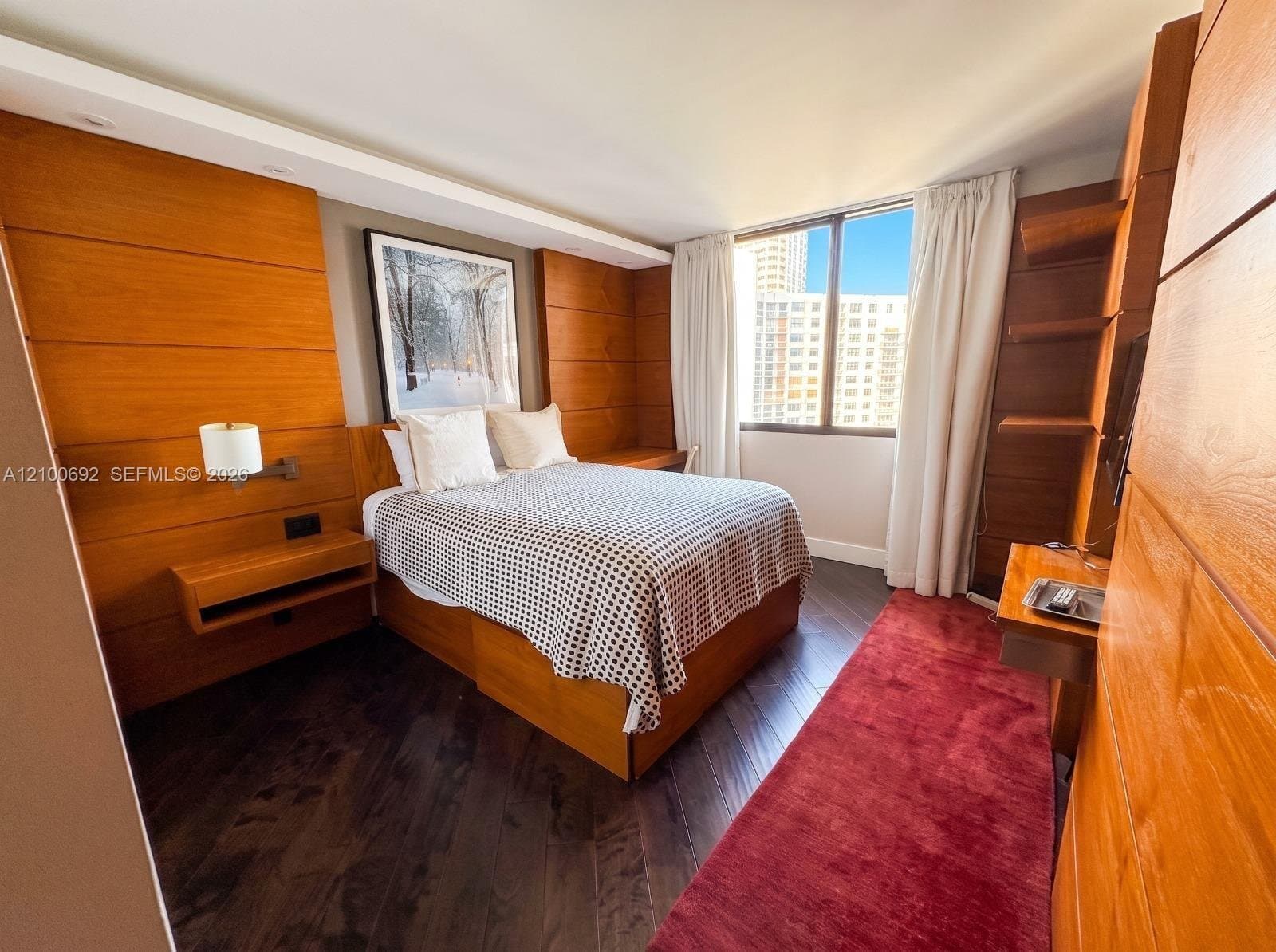 Miami Condo: 520 Brickell Key Dr