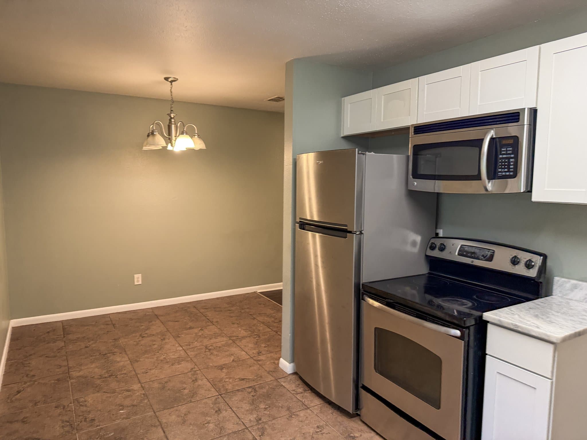 Mobile House: 8061 Valmoral Dr