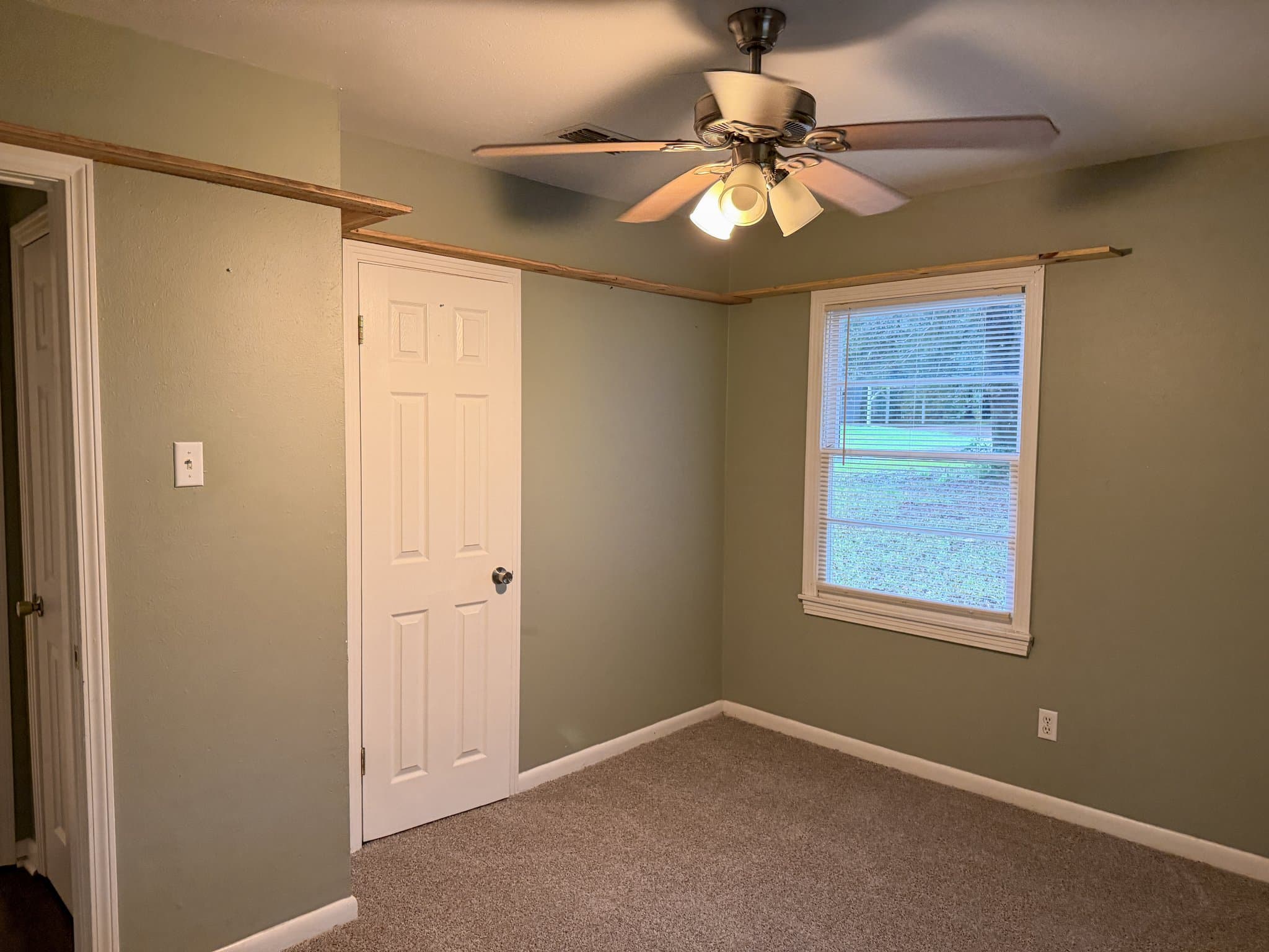 Mobile House: 8061 Valmoral Dr