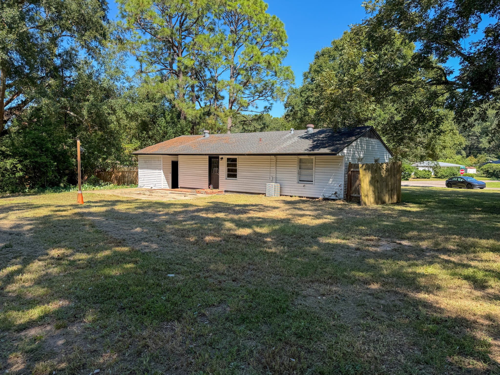 Mobile House: 8061 Valmoral Dr