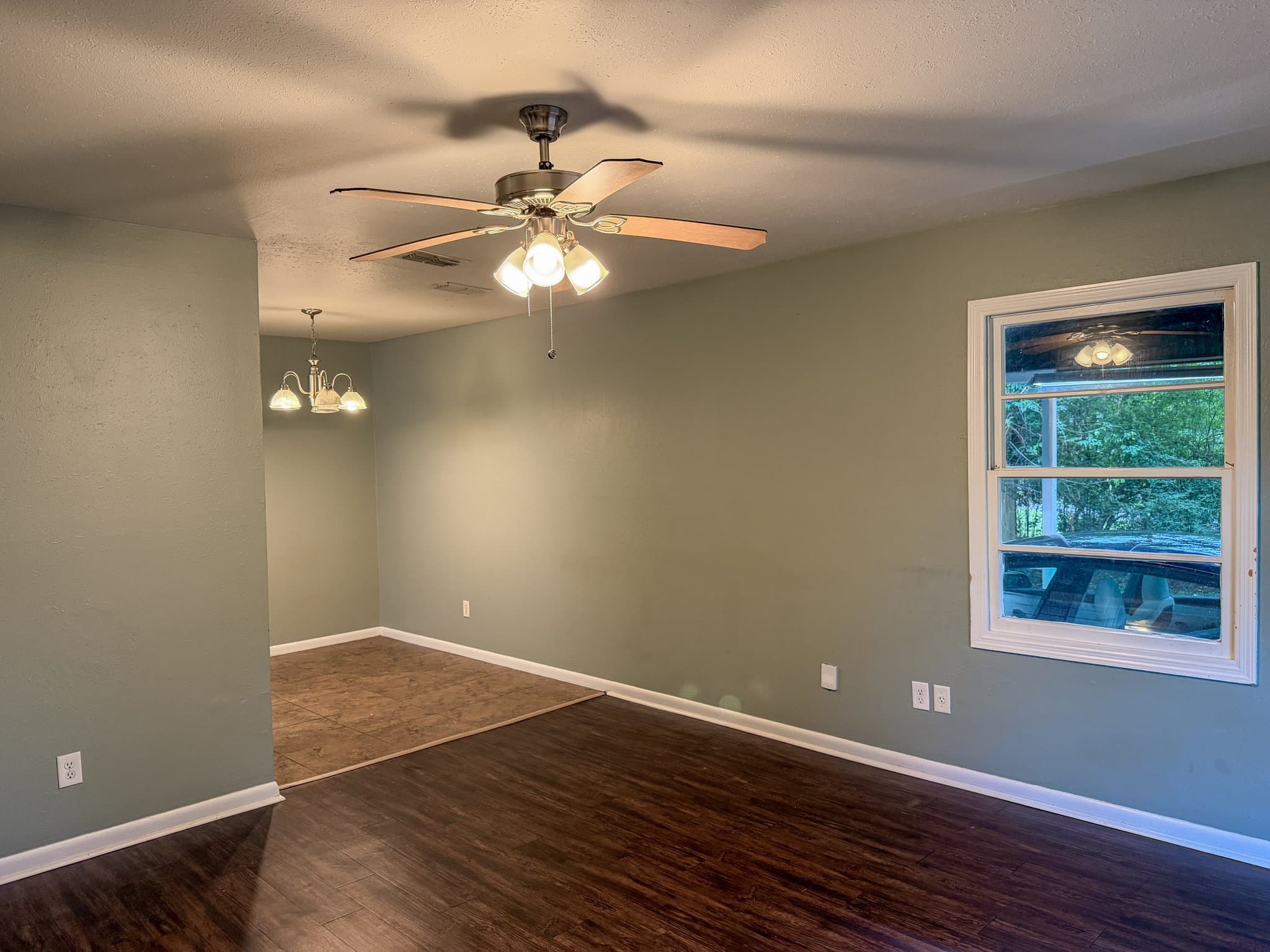 Mobile House: 8061 Valmoral Dr