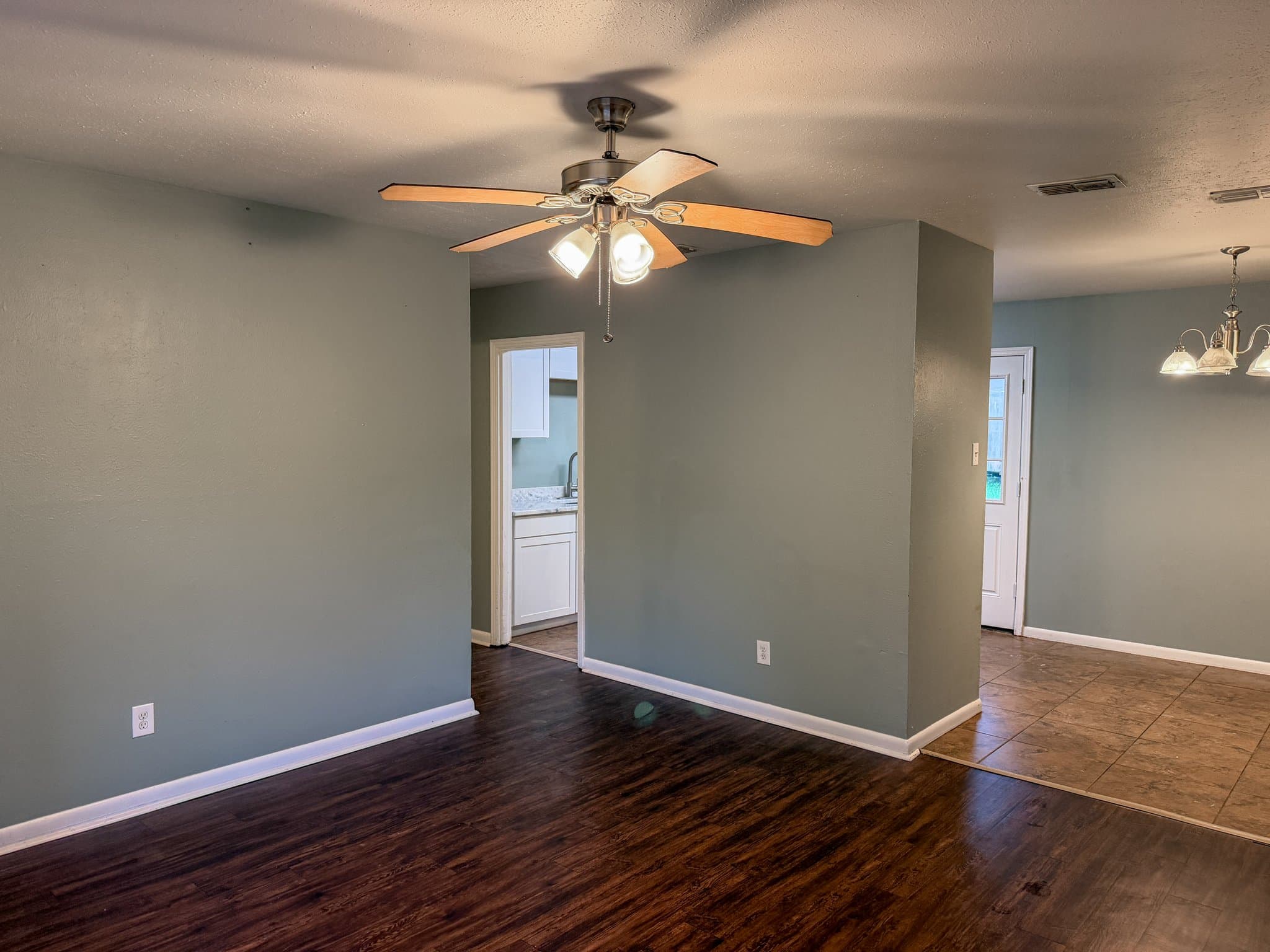 Mobile House: 8061 Valmoral Dr